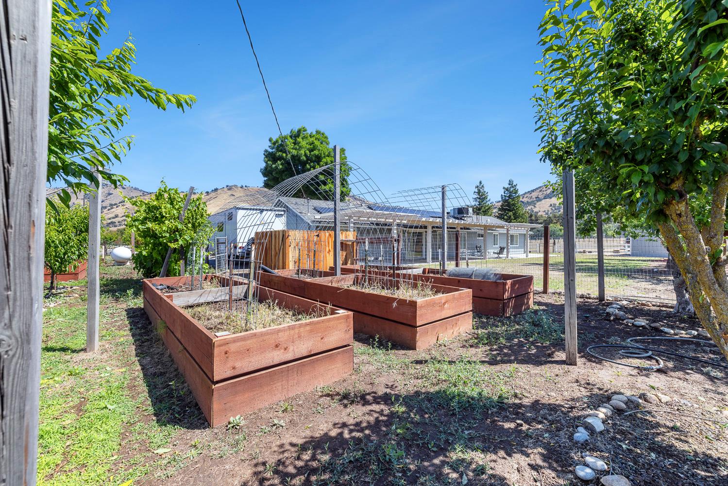 5741 Elwood Rd, Sanger, CA 93657