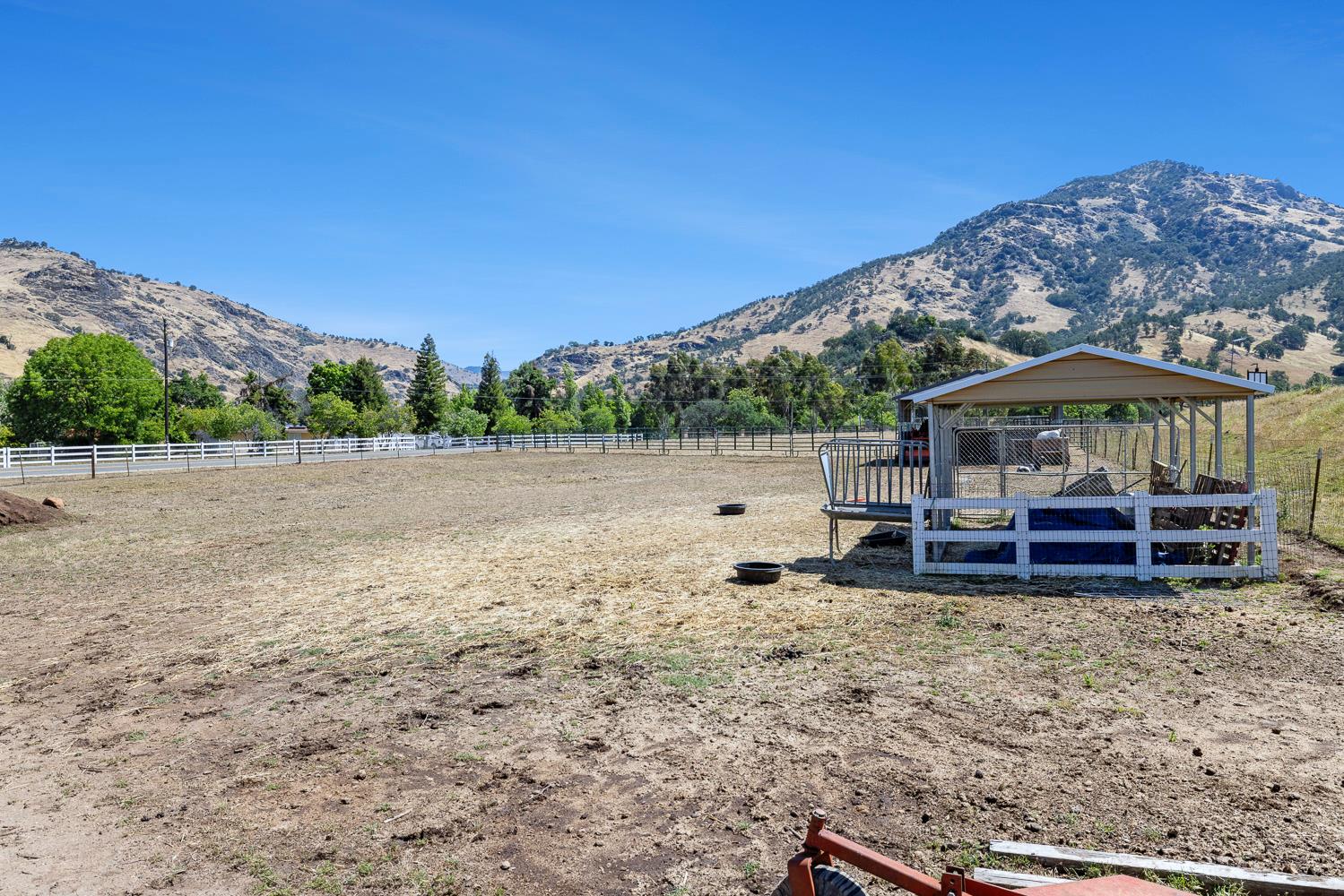 5741 Elwood Rd, Sanger, CA 93657