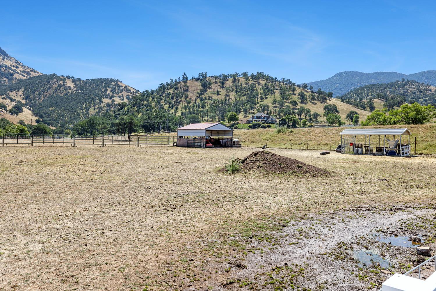 5741 Elwood Rd, Sanger, CA 93657