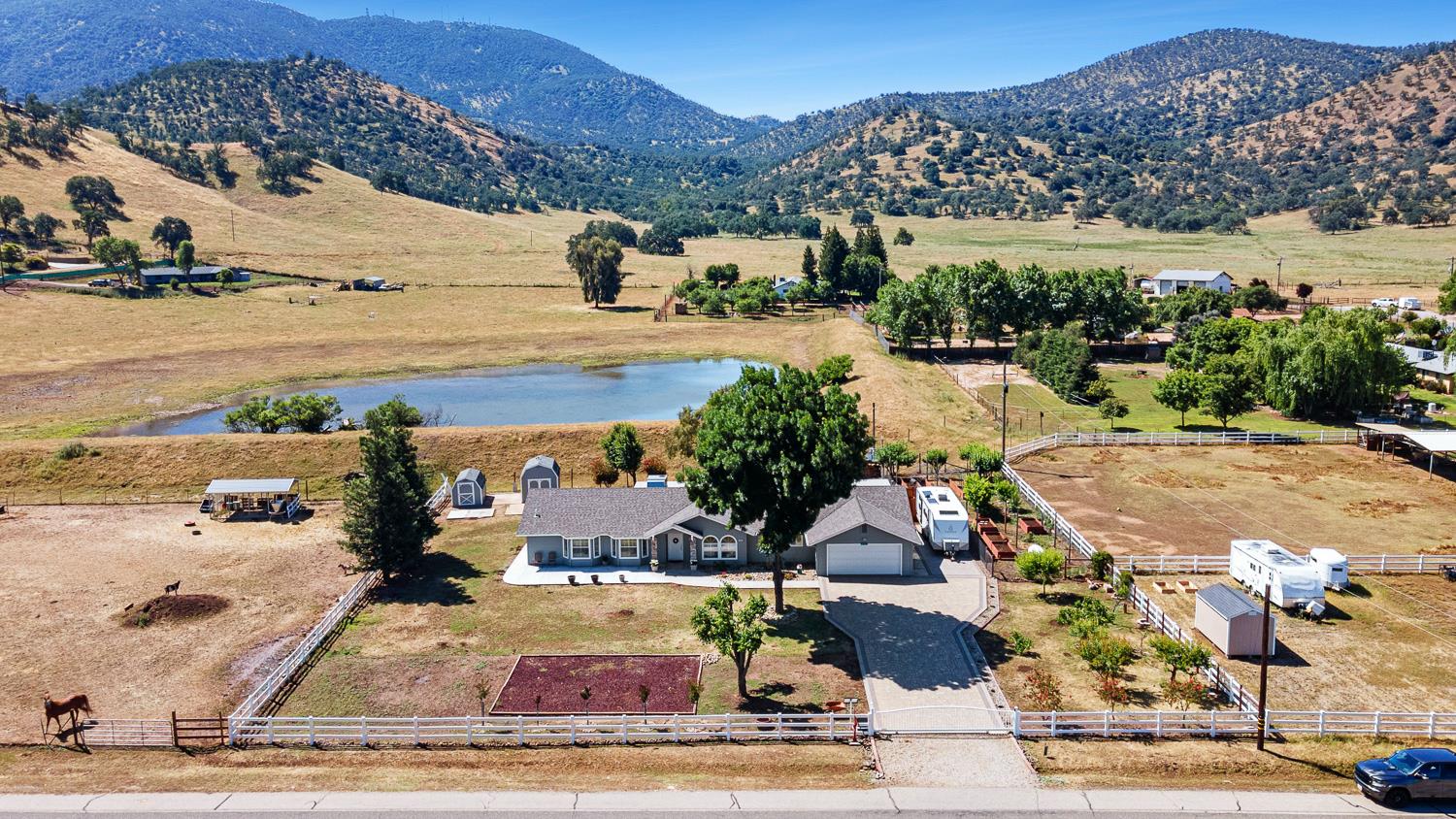 5741 Elwood Rd, Sanger, CA 93657