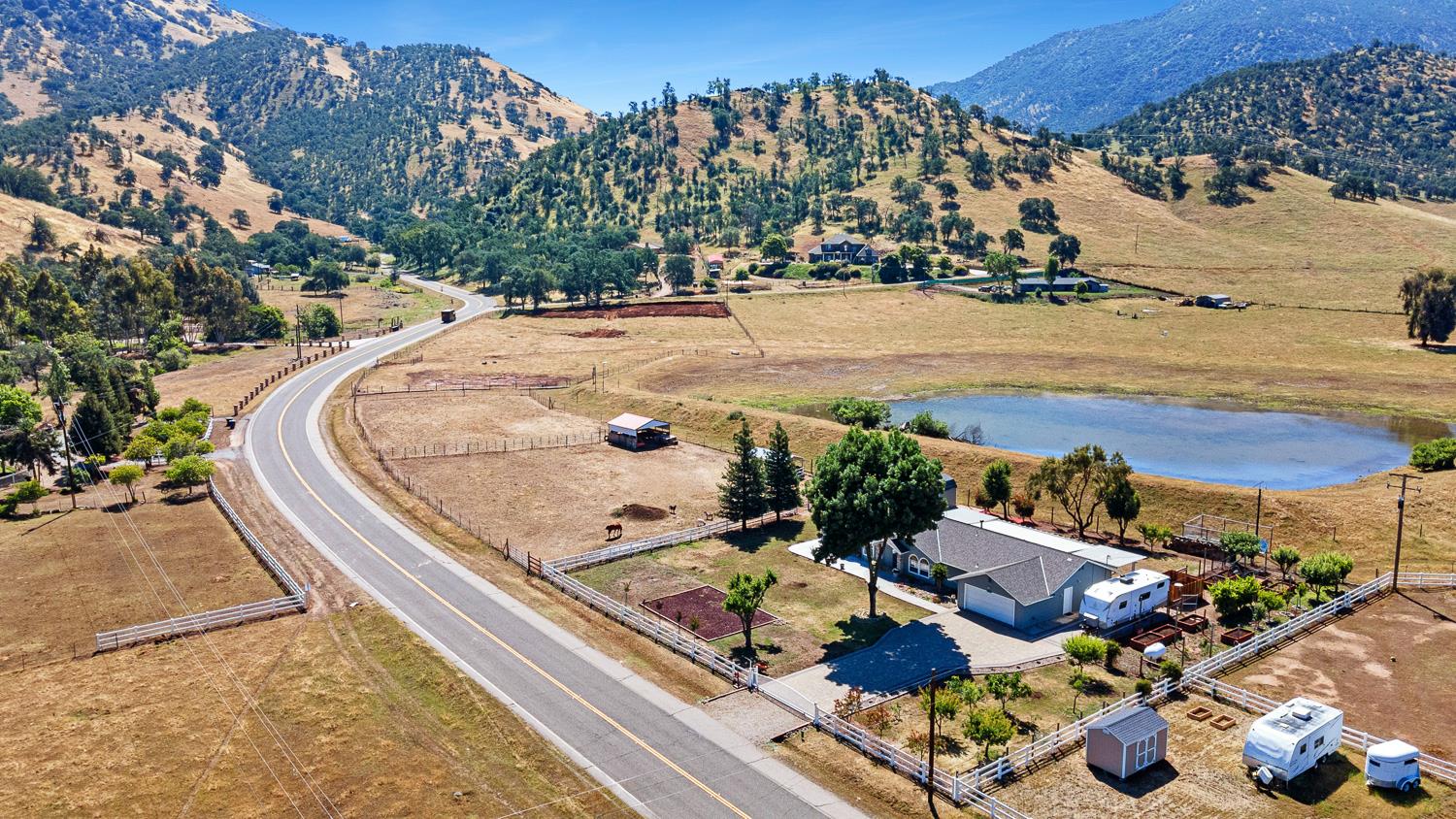 5741 Elwood Rd, Sanger, CA 93657