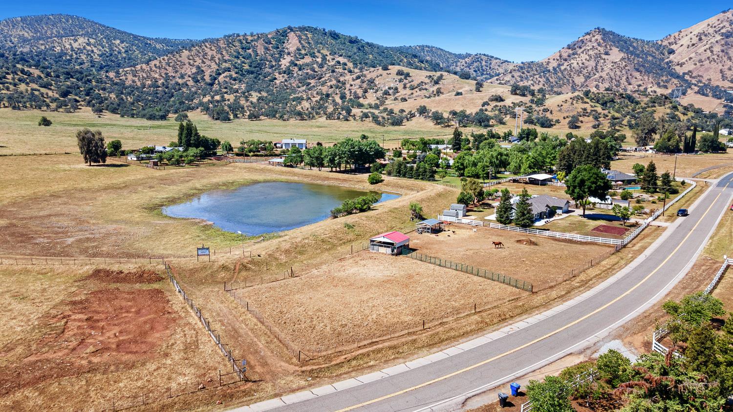 5741 Elwood Rd, Sanger, CA 93657