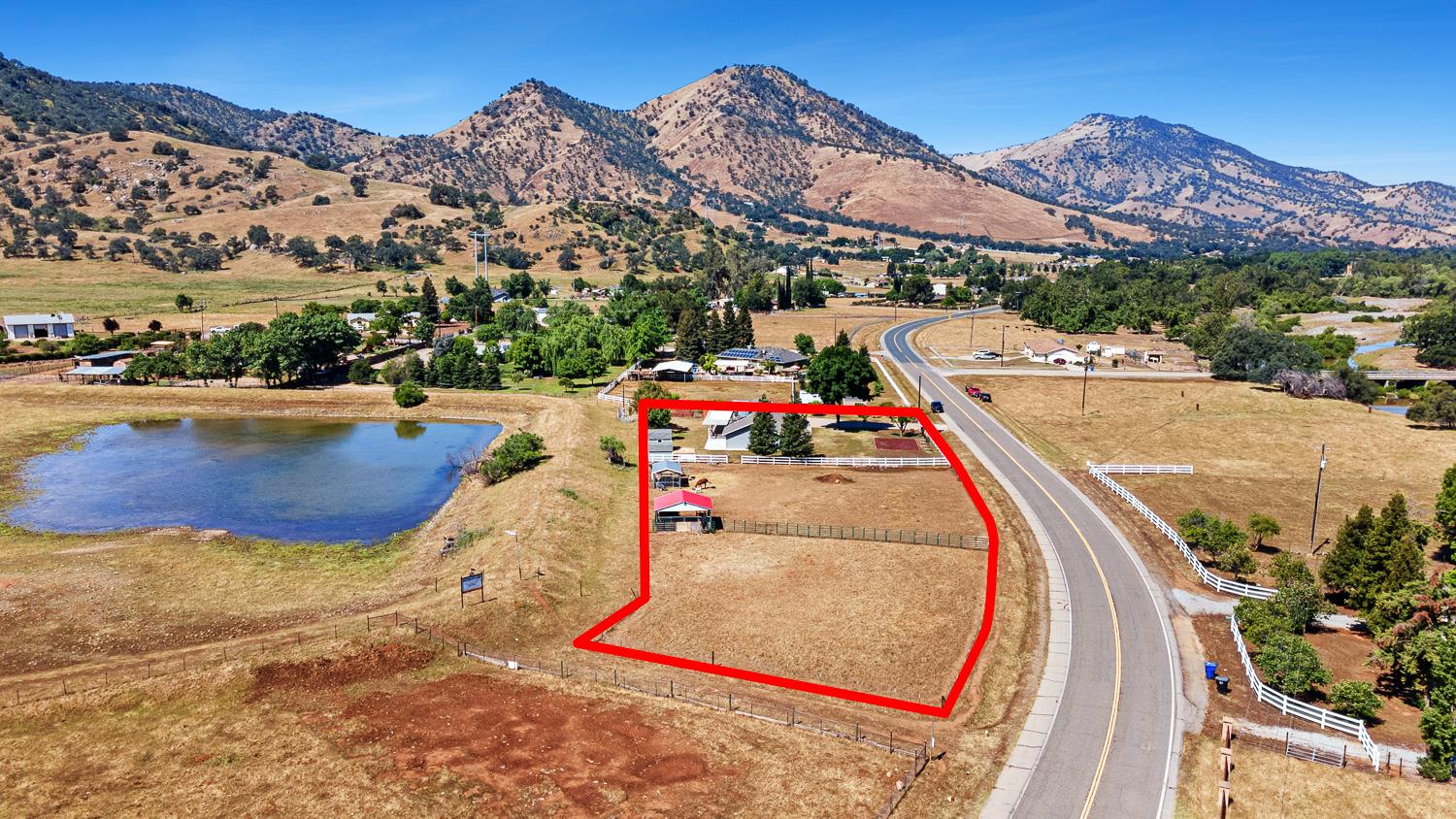 5741 Elwood Rd, Sanger, CA 93657