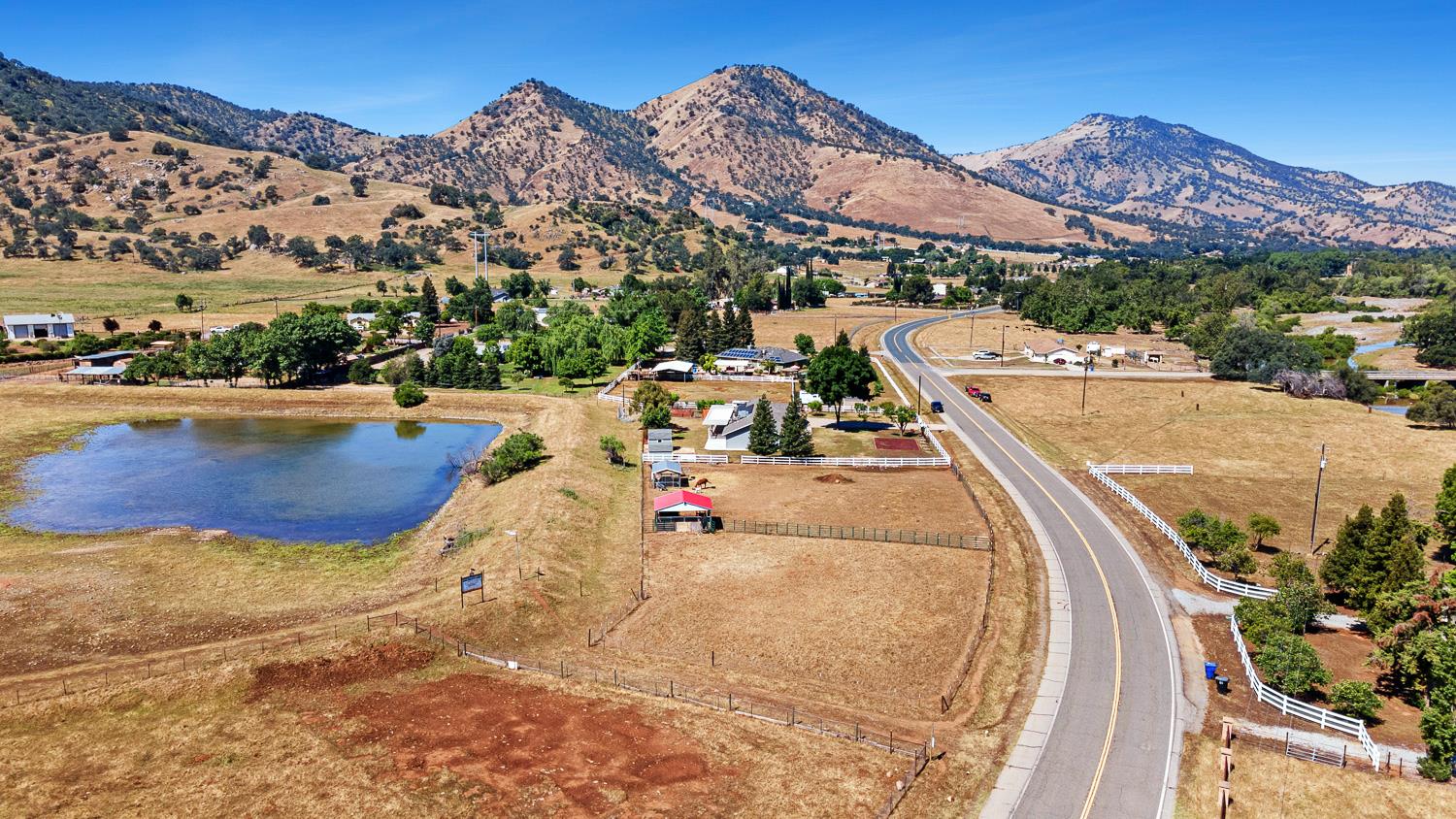 5741 Elwood Rd, Sanger, CA 93657