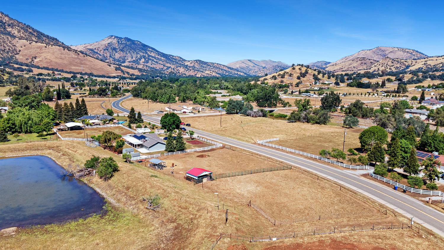 5741 Elwood Rd, Sanger, CA 93657