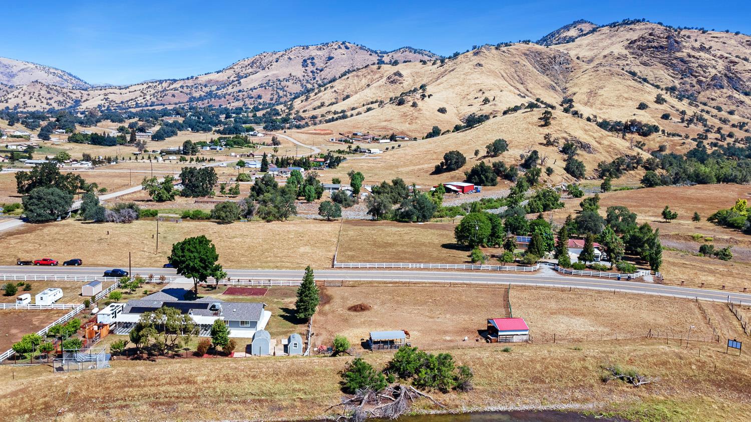 5741 Elwood Rd, Sanger, CA 93657