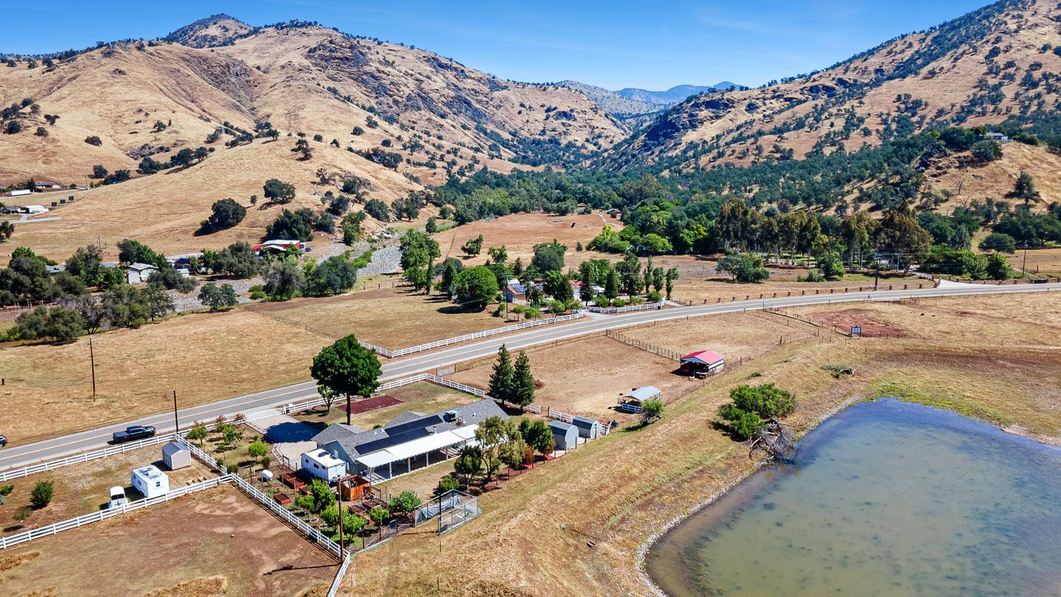 5741 Elwood Rd, Sanger, CA 93657