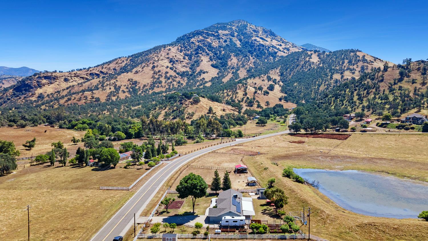 5741 Elwood Rd, Sanger, CA 93657