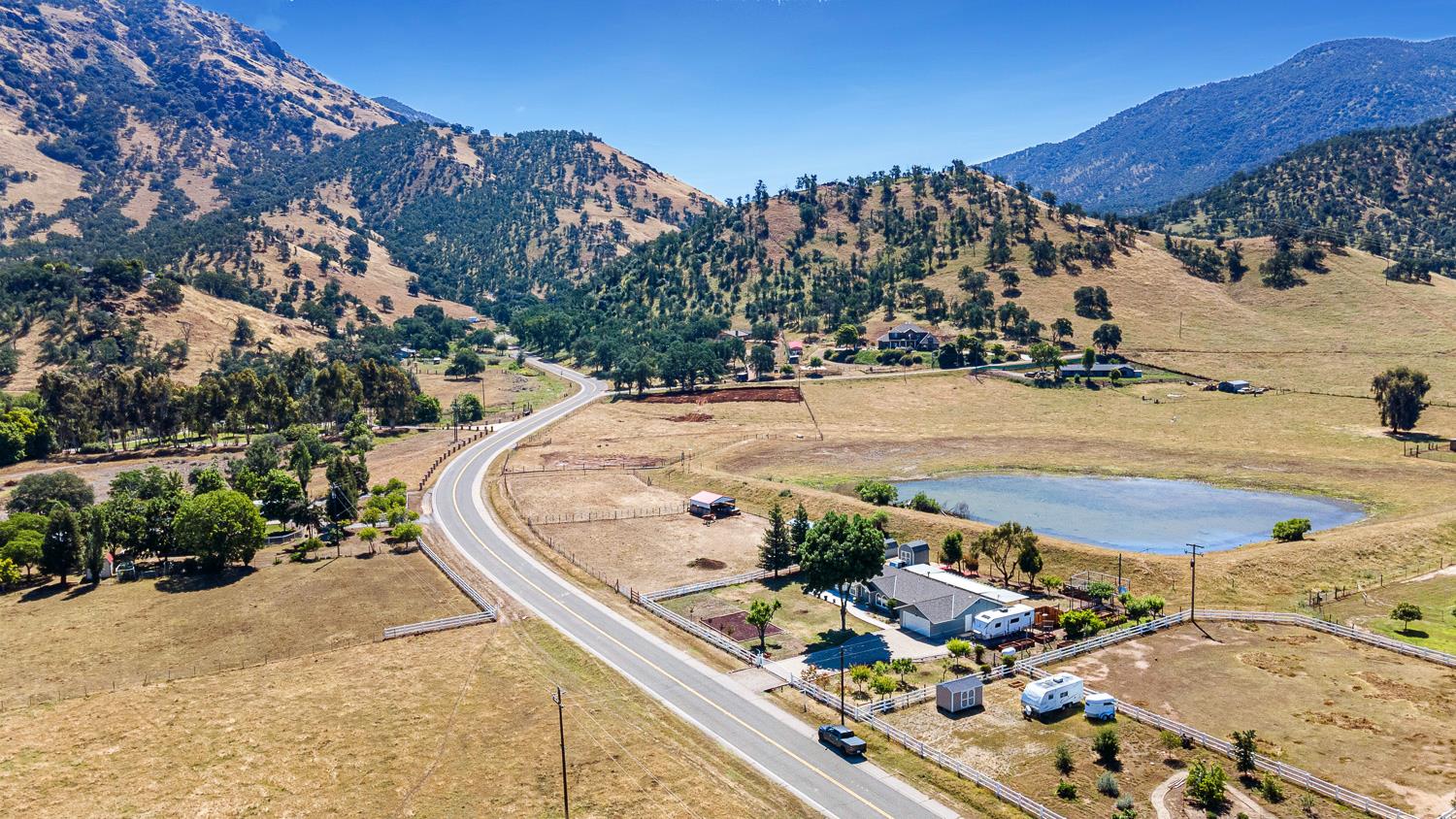 5741 Elwood Rd, Sanger, CA 93657