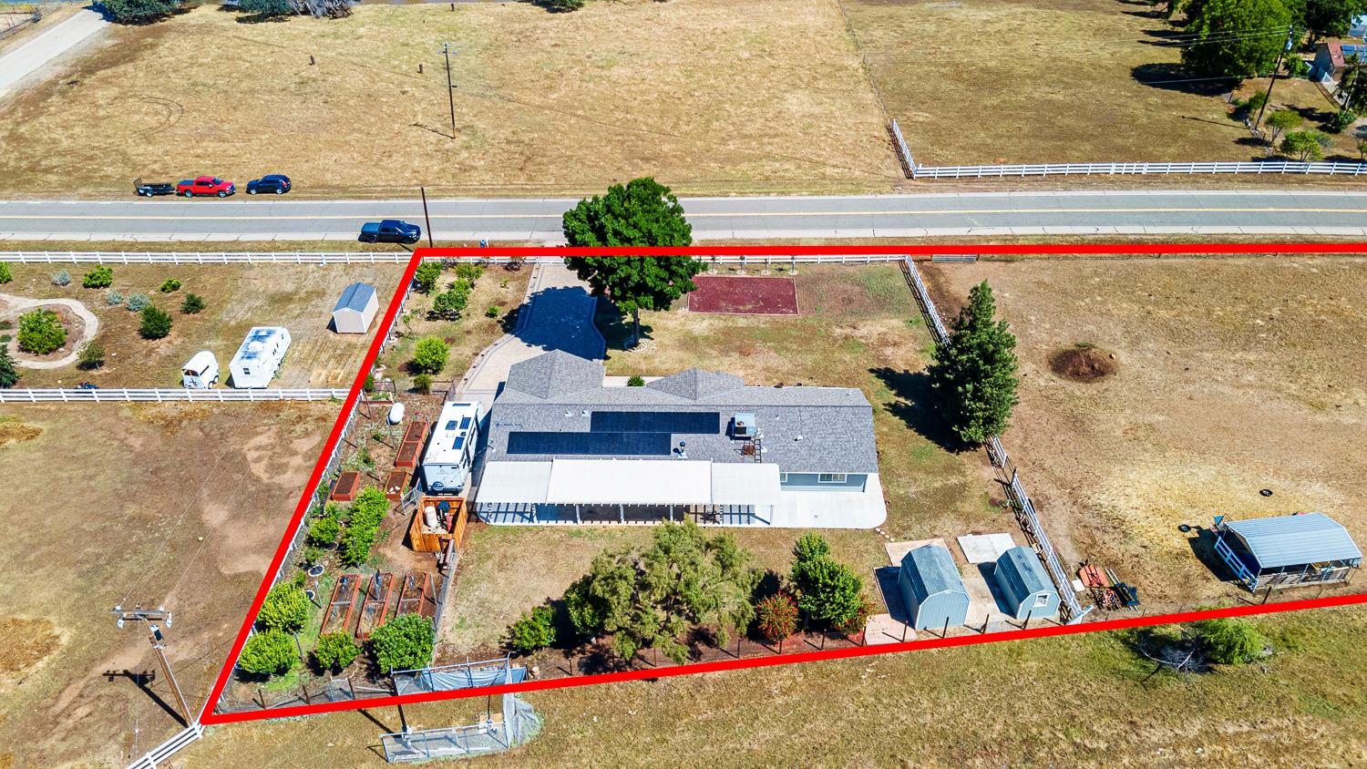 5741 Elwood Rd, Sanger, CA 93657