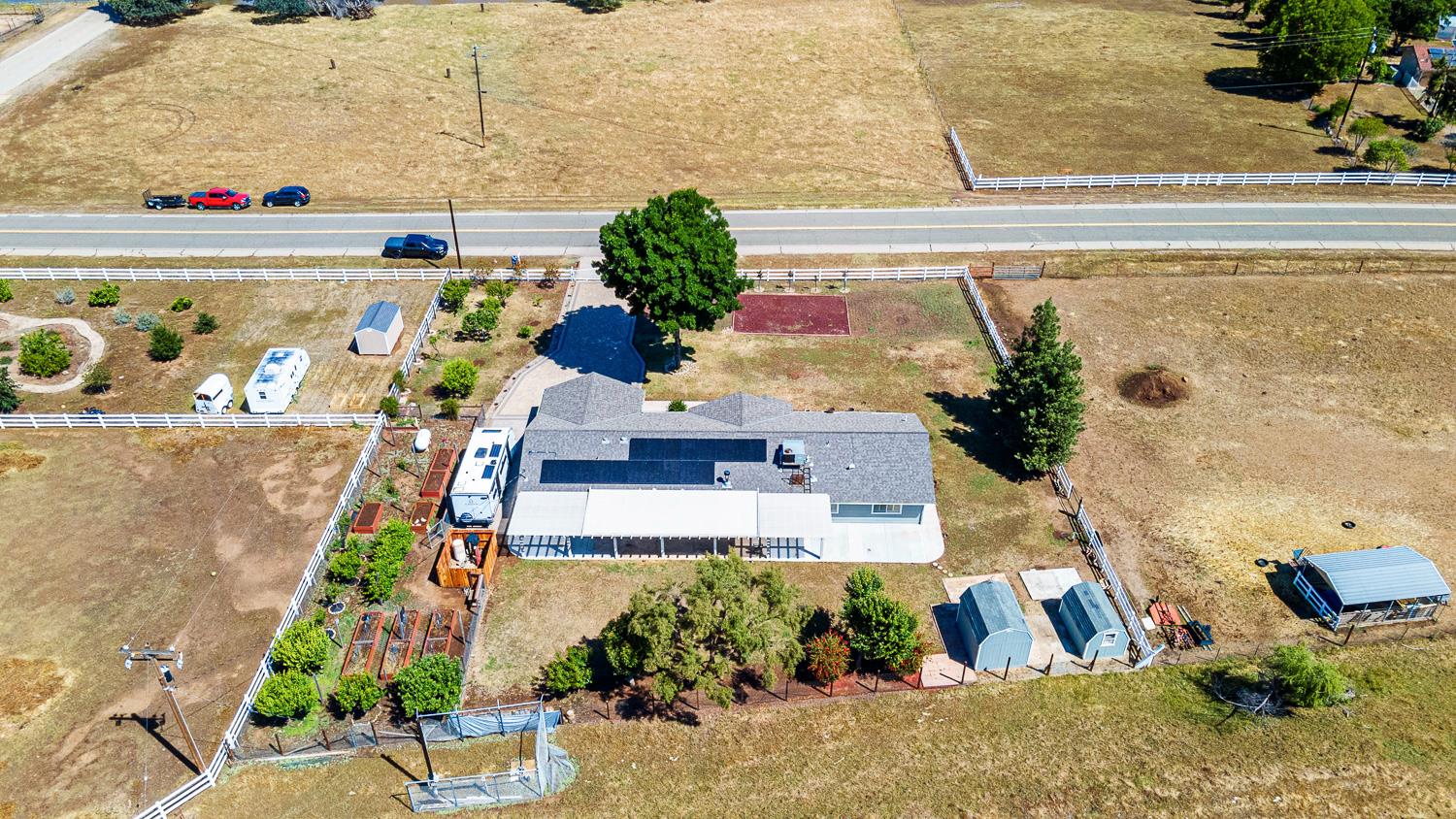 5741 Elwood Rd, Sanger, CA 93657