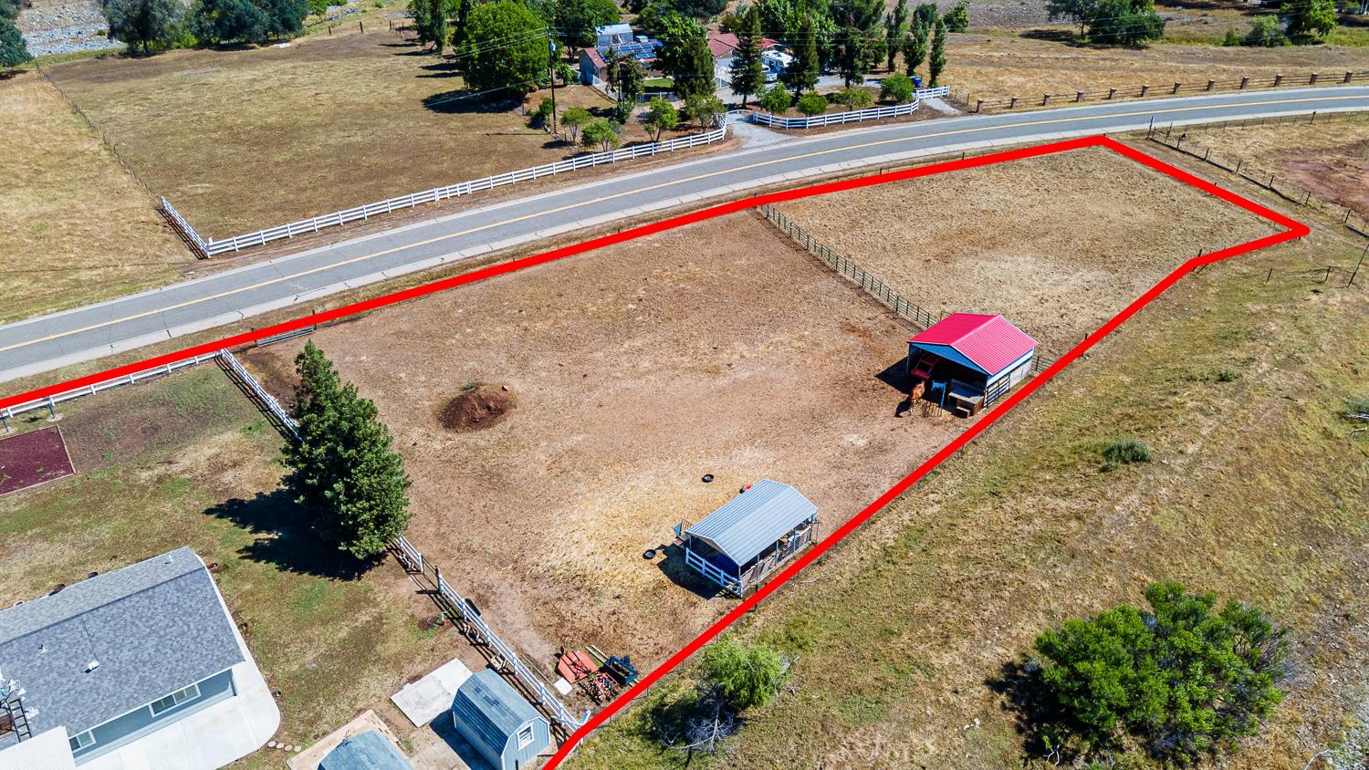 5741 Elwood Rd, Sanger, CA 93657