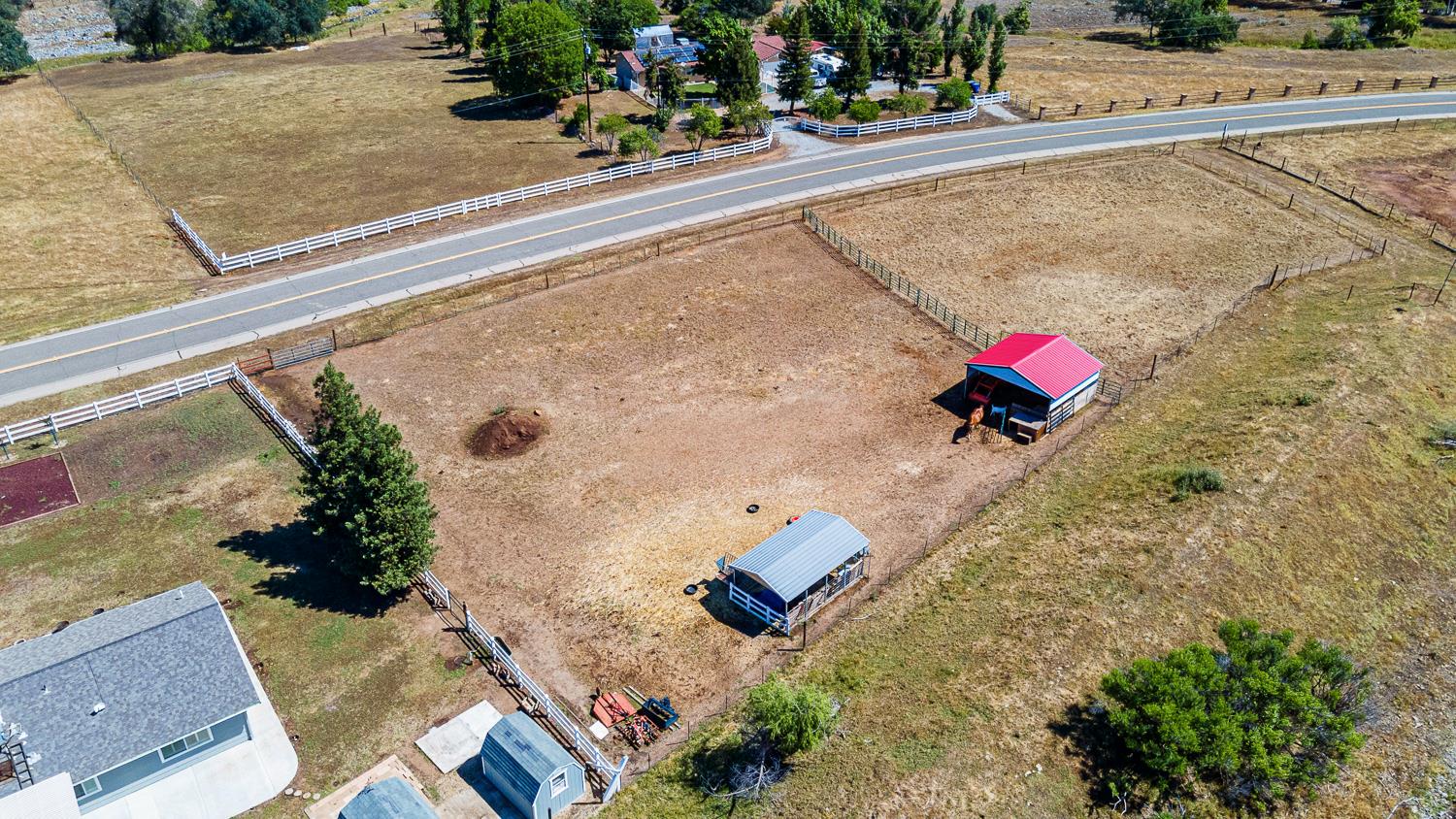 5741 Elwood Rd, Sanger, CA 93657