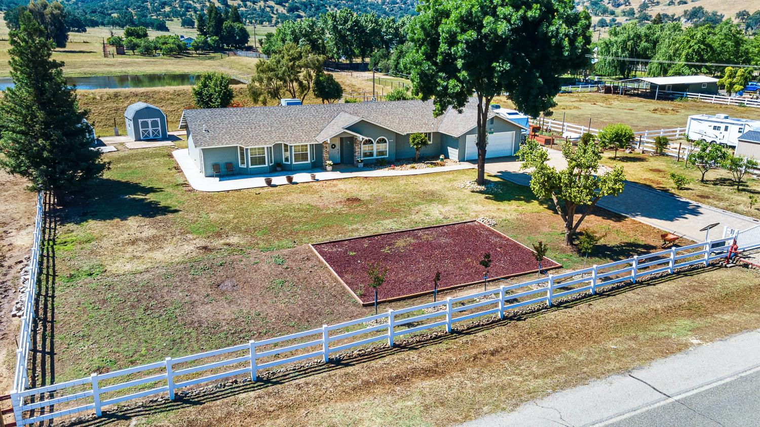 5741 Elwood Rd, Sanger, CA 93657