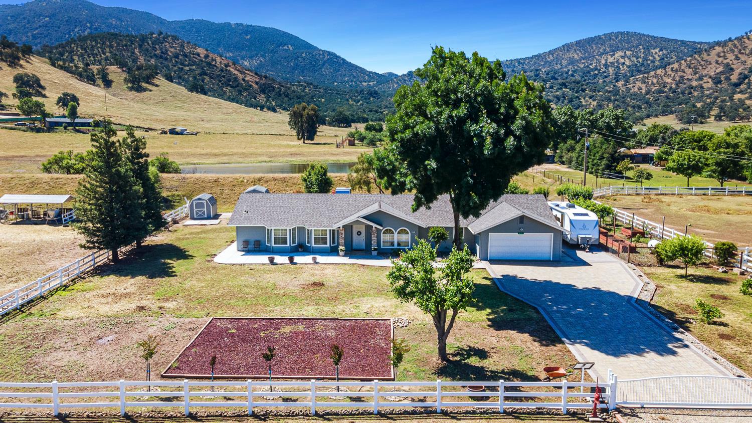 5741 Elwood Rd, Sanger, CA 93657