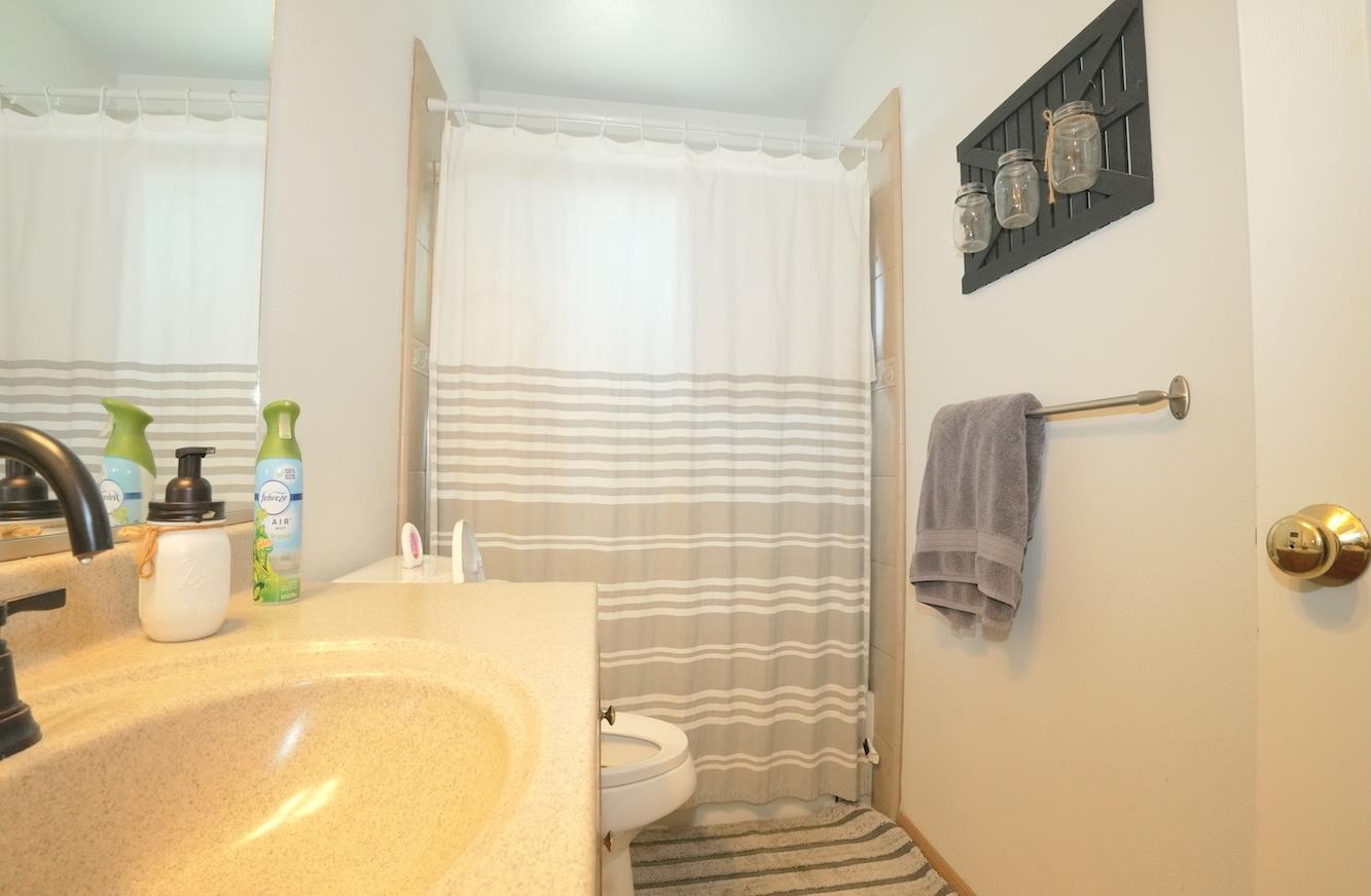 1261 E Adams Ave, Fresno, CA 93725