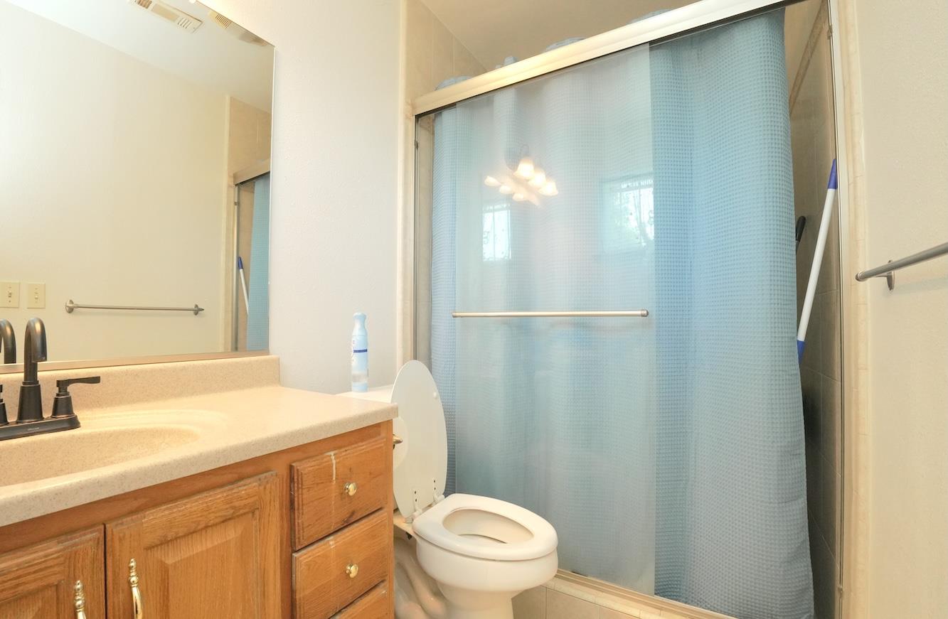 1261 E Adams Ave, Fresno, CA 93725