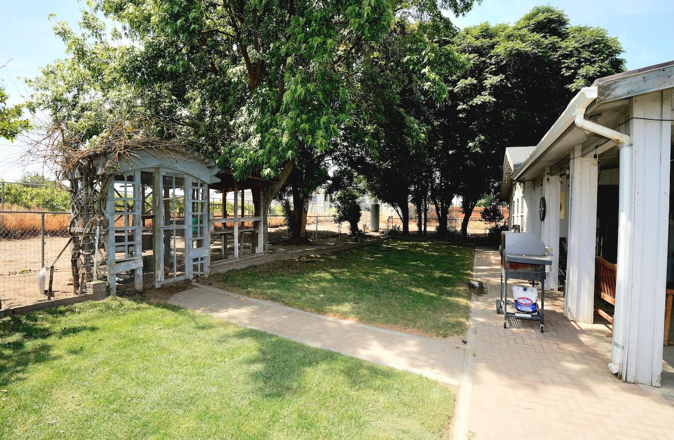 1261 E Adams Ave, Fresno, CA 93725