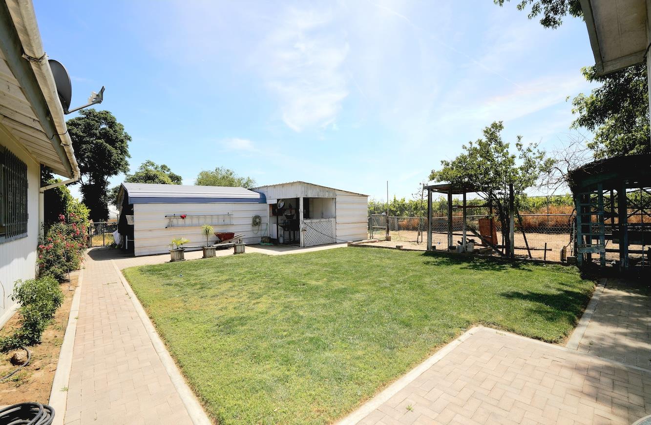 1261 E Adams Ave, Fresno, CA 93725