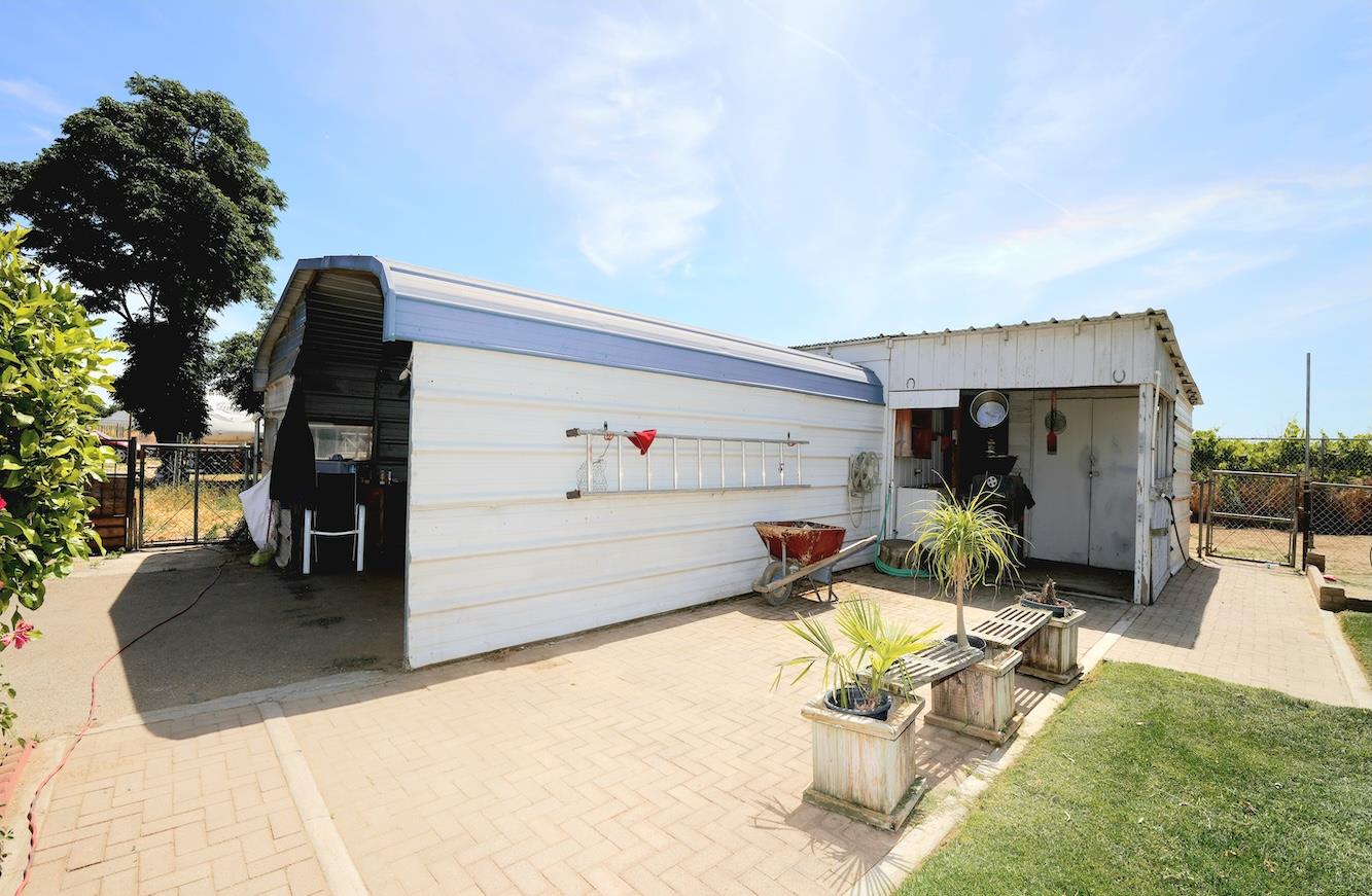 1261 E Adams Ave, Fresno, CA 93725