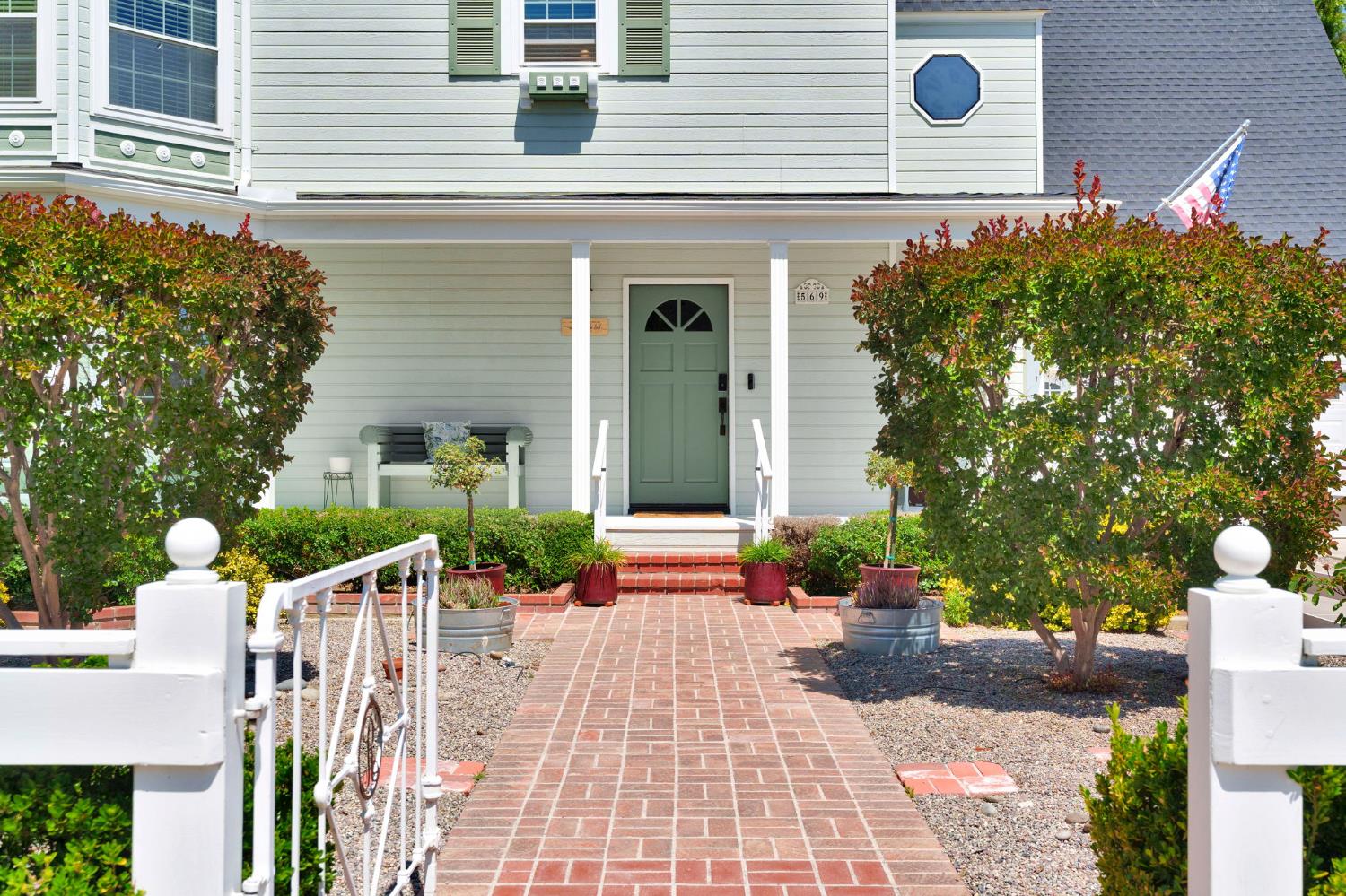 569 W Sample Ave, Clovis, CA 93612