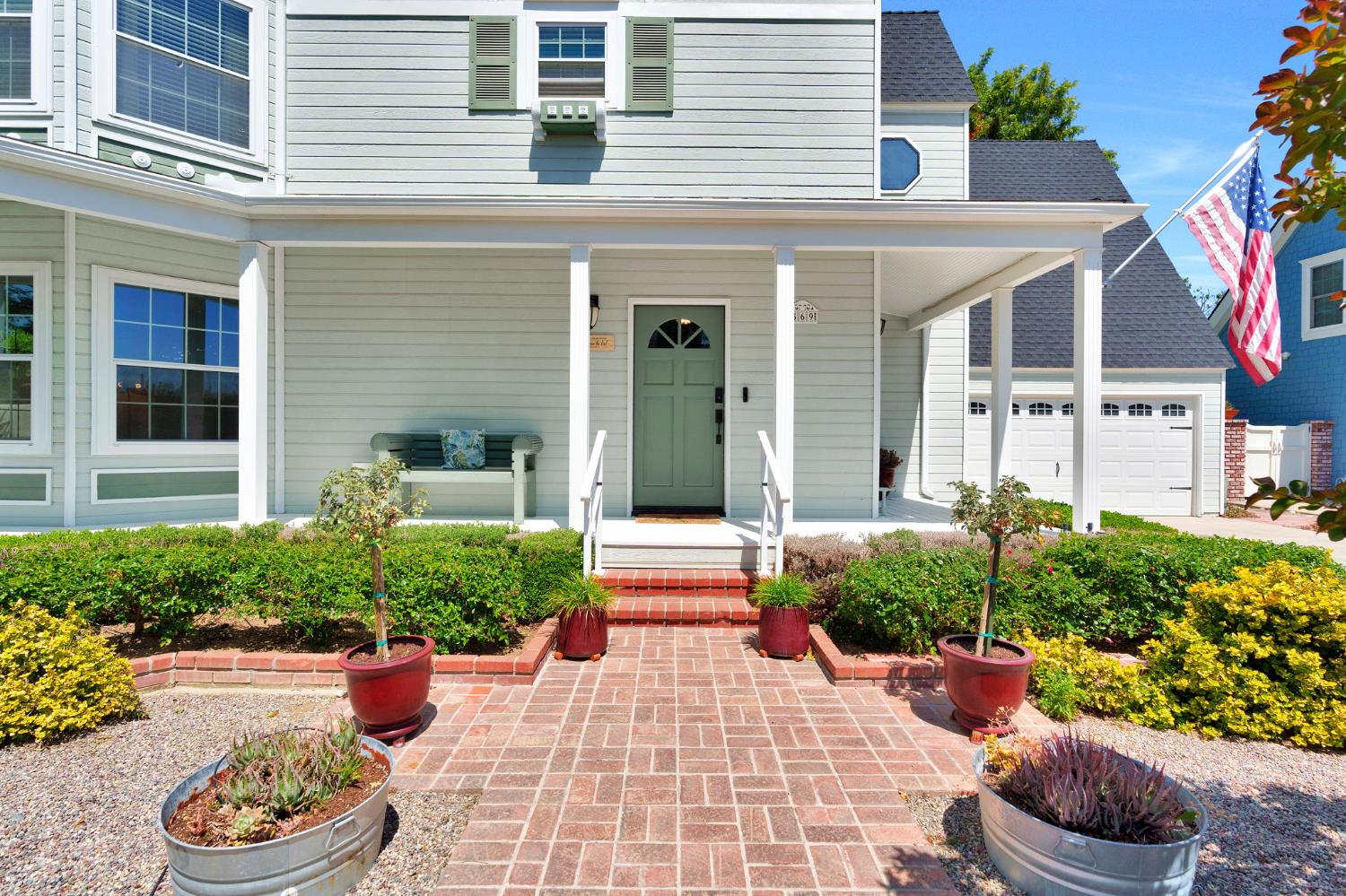 569 W Sample Ave, Clovis, CA 93612