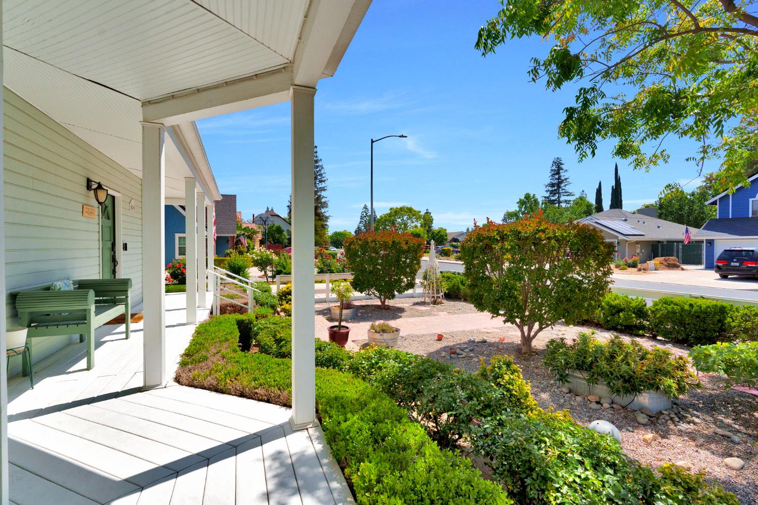 569 W Sample Ave, Clovis, CA 93612