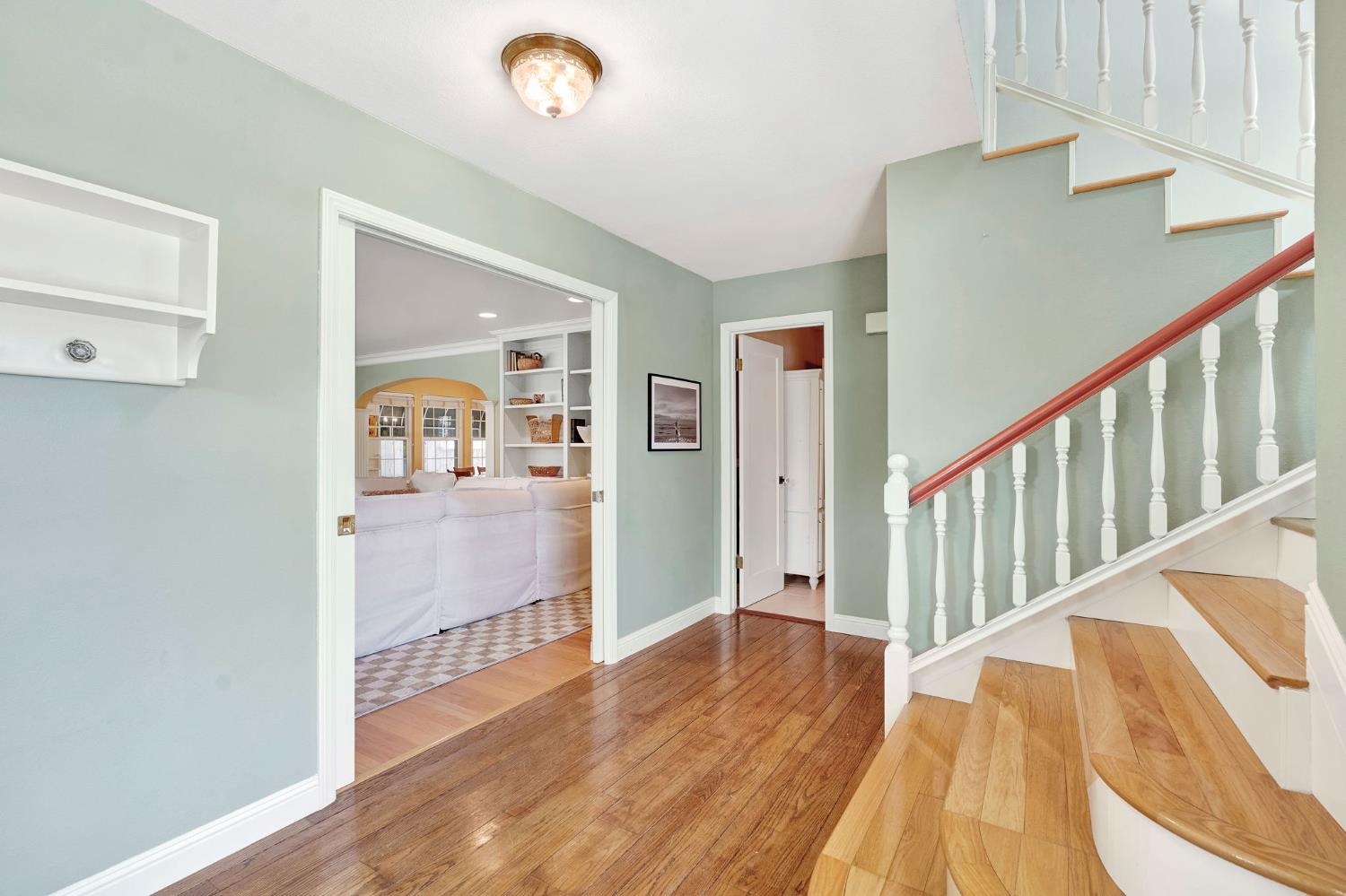 569 W Sample Ave, Clovis, CA 93612