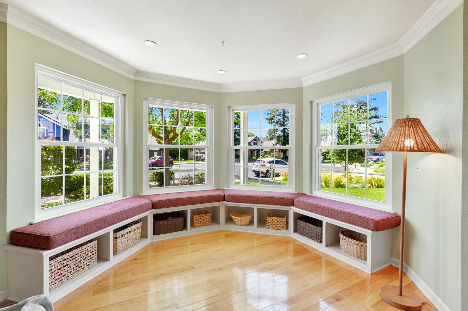 569 W Sample Ave, Clovis, CA 93612