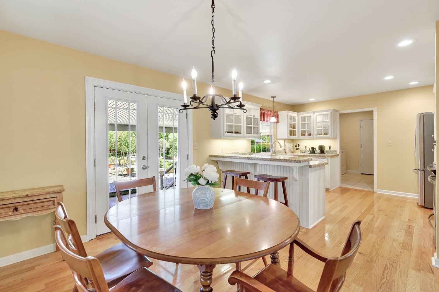 569 W Sample Ave, Clovis, CA 93612