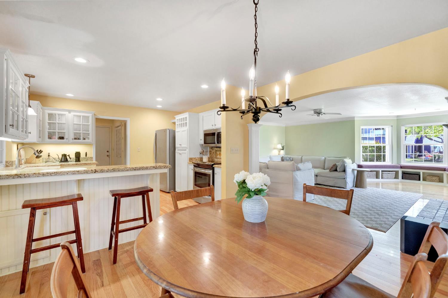 569 W Sample Ave, Clovis, CA 93612