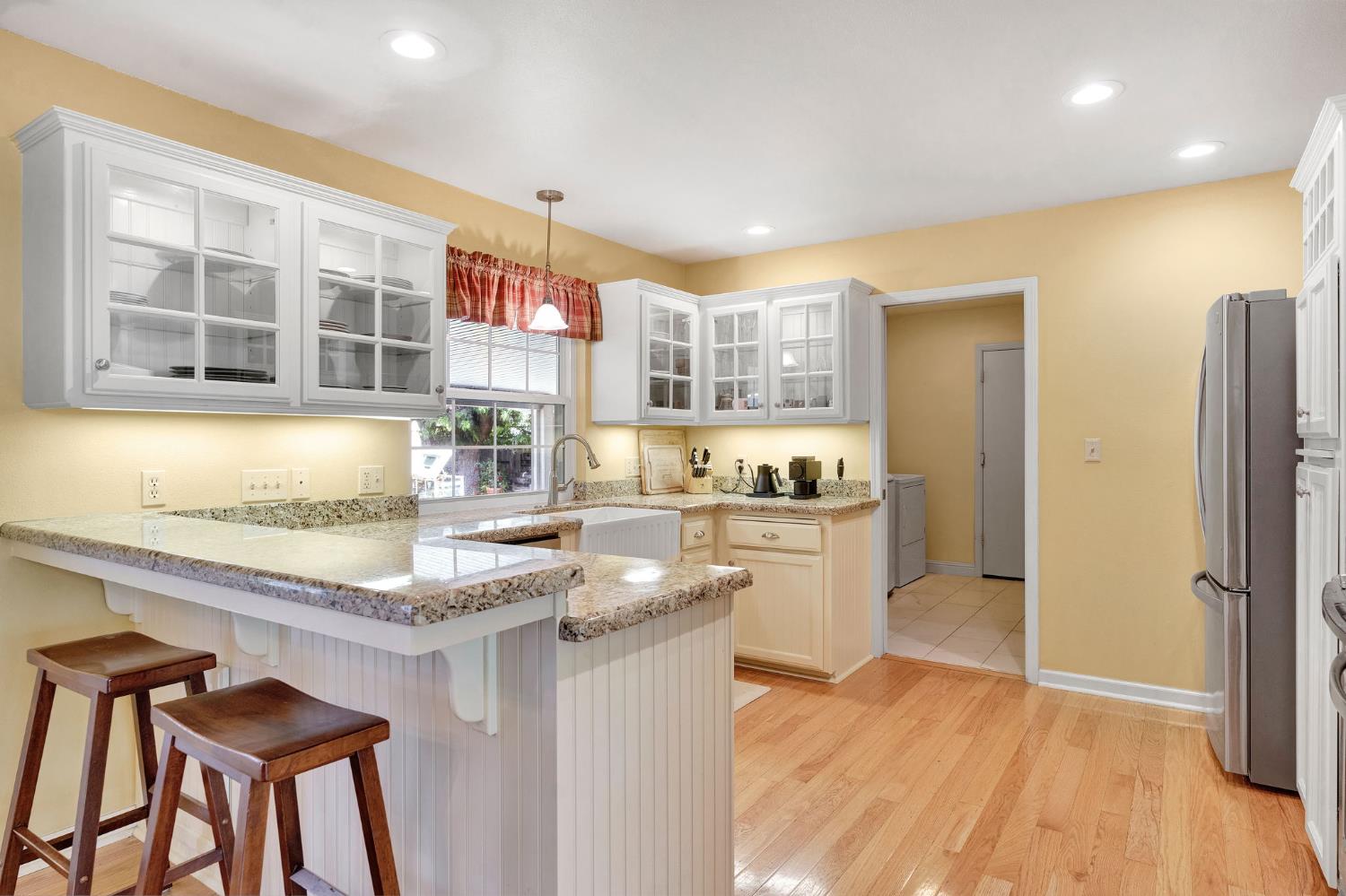 569 W Sample Ave, Clovis, CA 93612