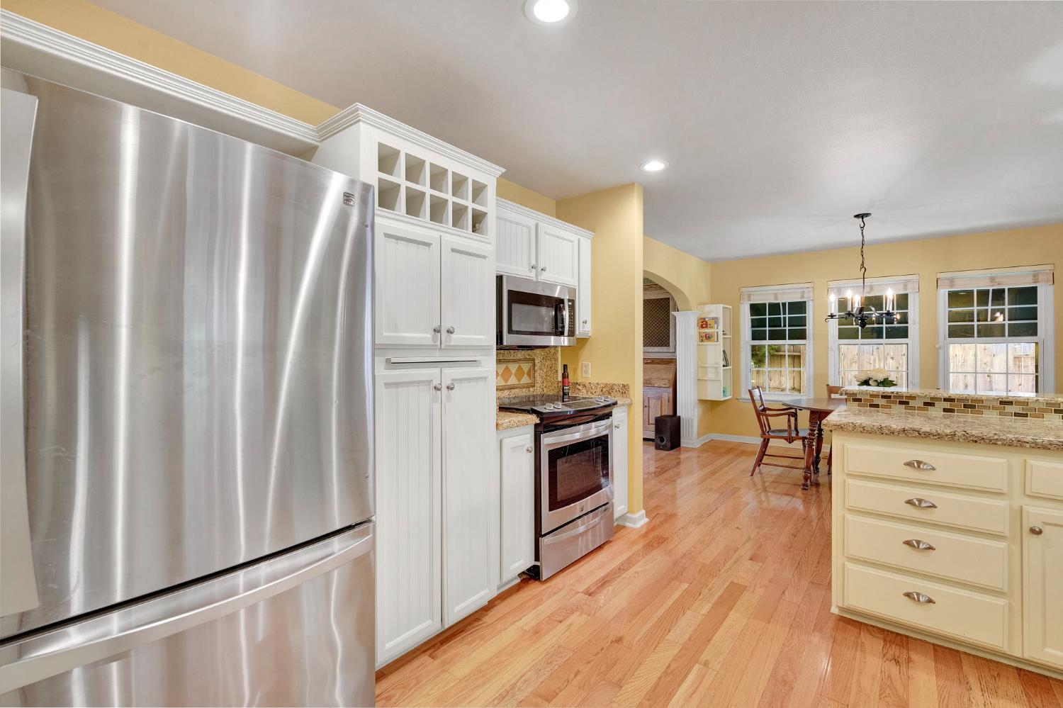 569 W Sample Ave, Clovis, CA 93612