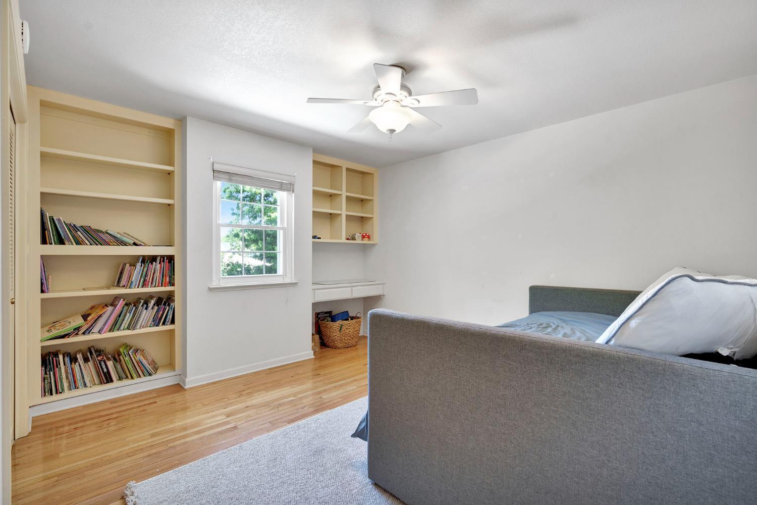 569 W Sample Ave, Clovis, CA 93612