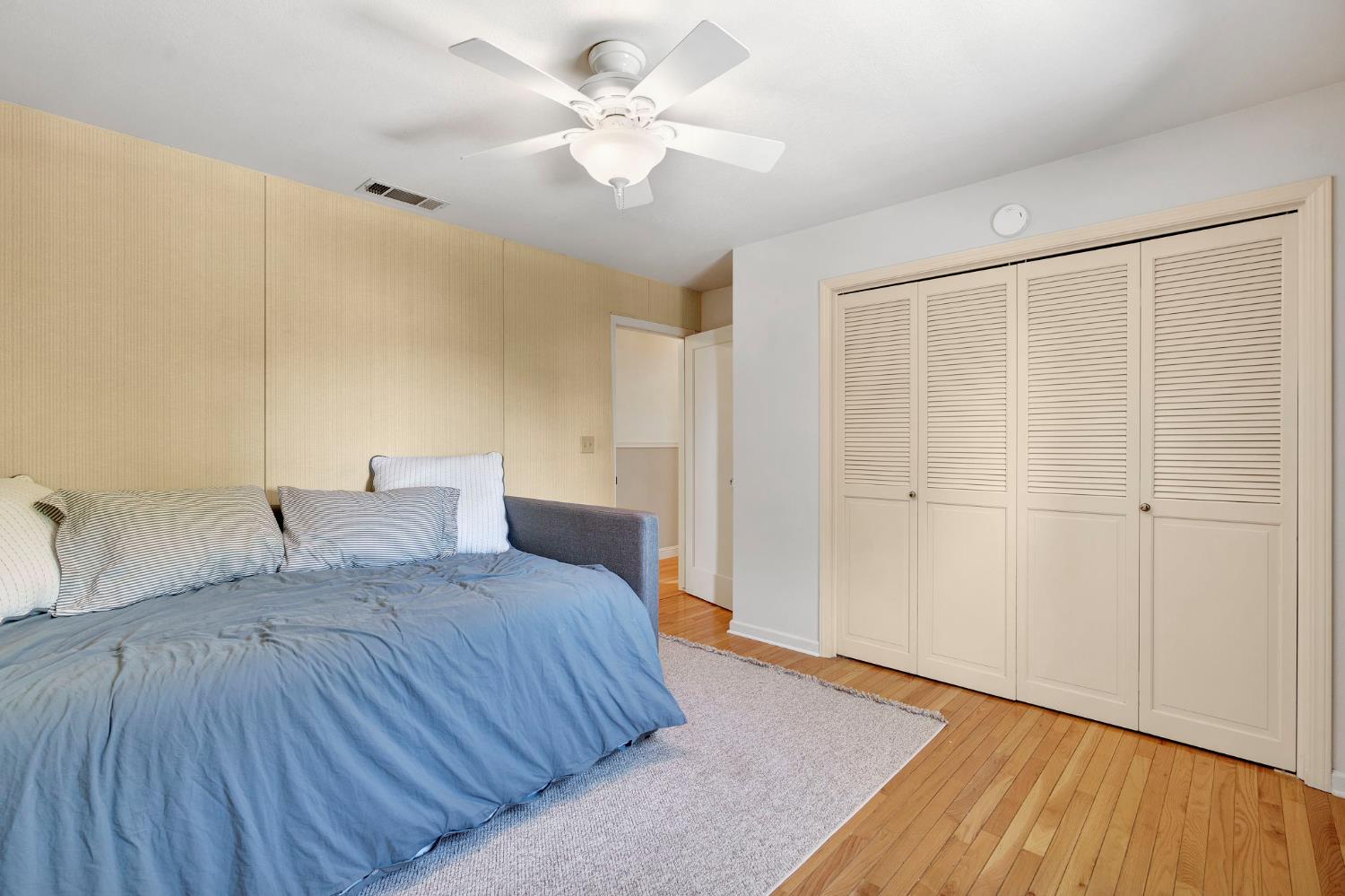 569 W Sample Ave, Clovis, CA 93612