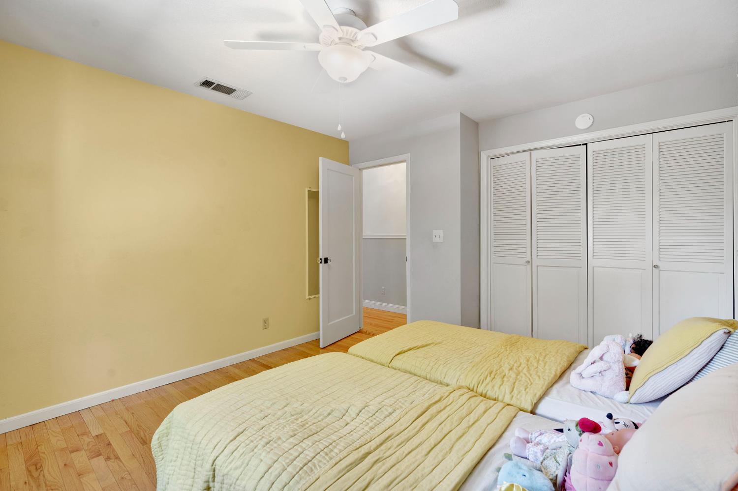 569 W Sample Ave, Clovis, CA 93612