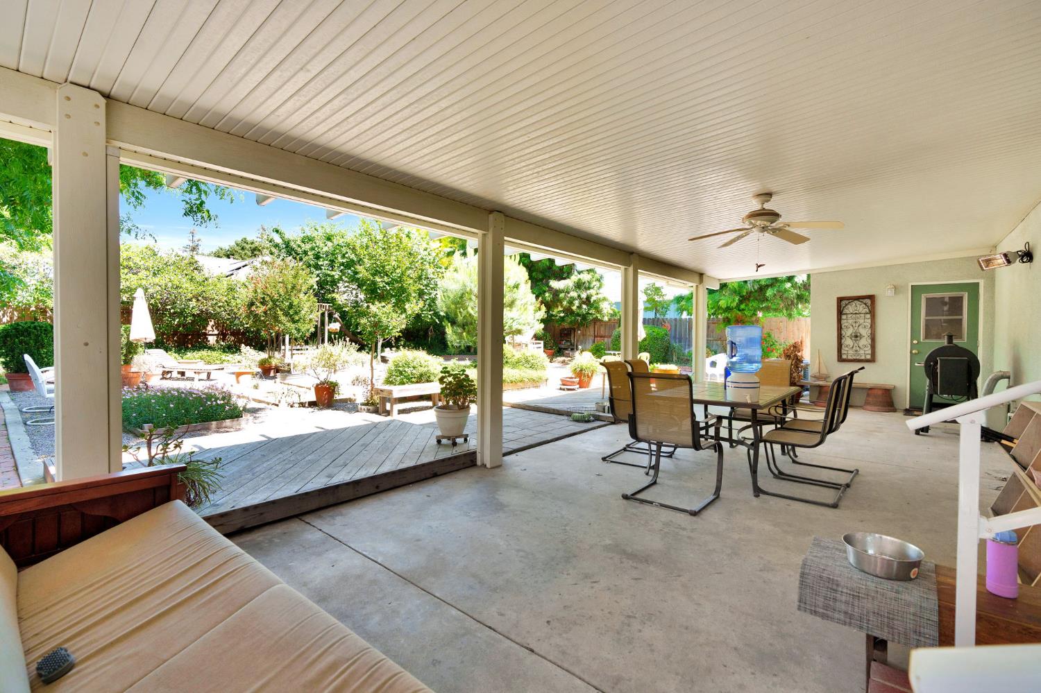 569 W Sample Ave, Clovis, CA 93612