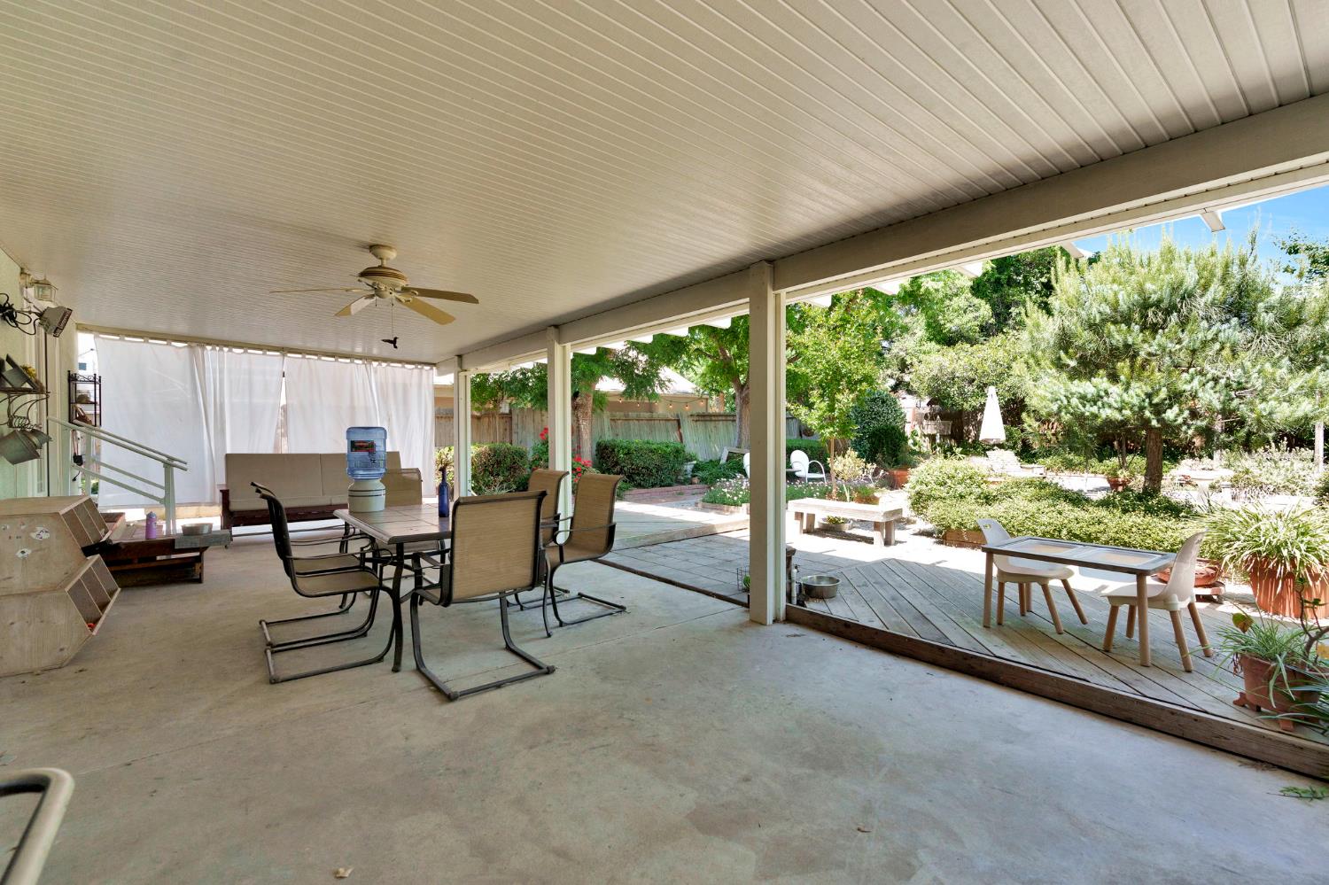 569 W Sample Ave, Clovis, CA 93612