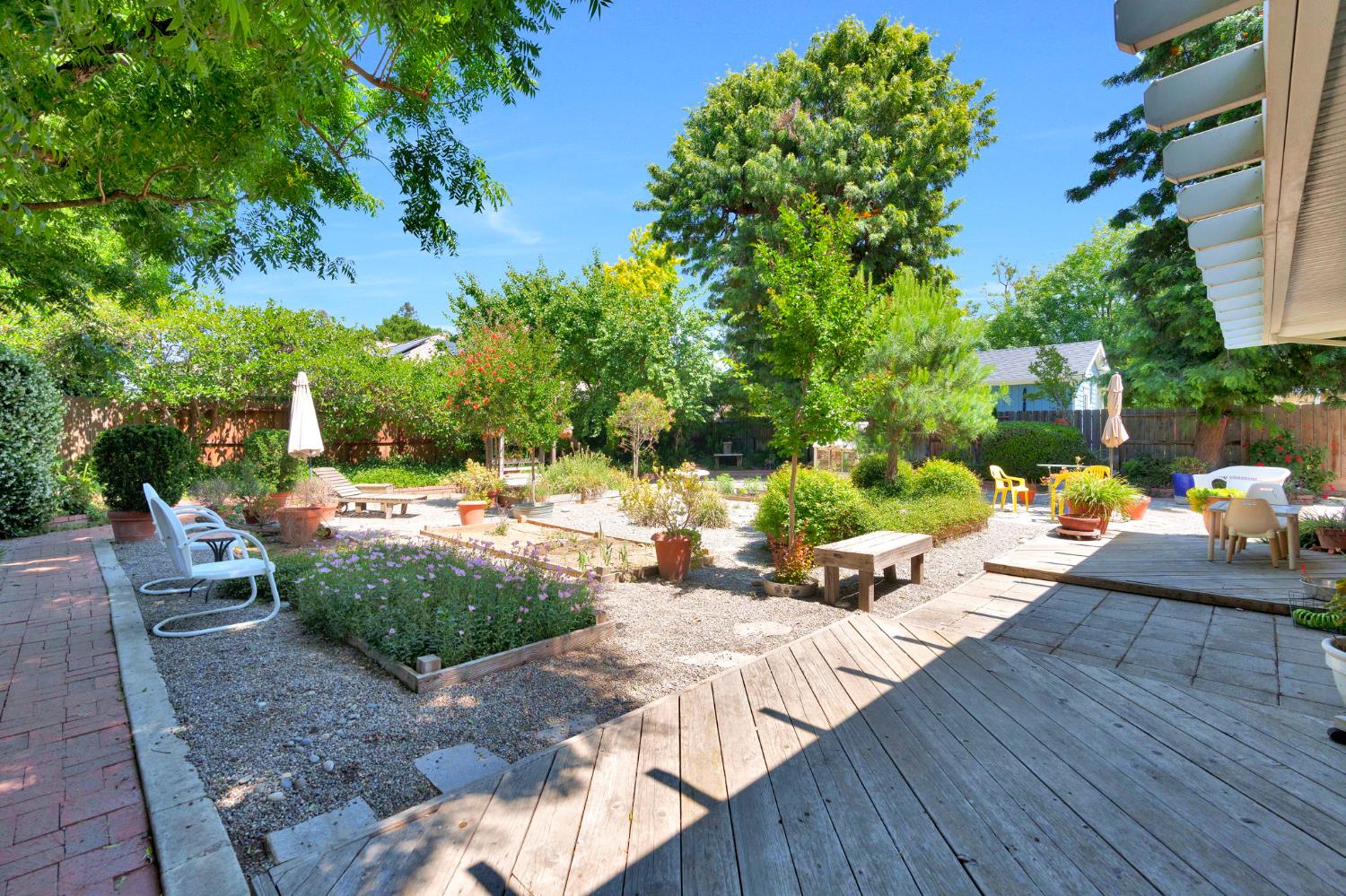 569 W Sample Ave, Clovis, CA 93612