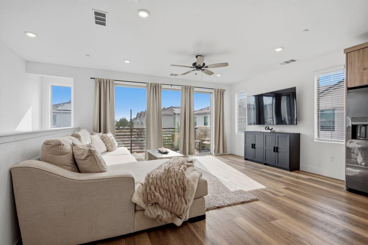 555 N Citadel Ln, Clovis, CA 93611