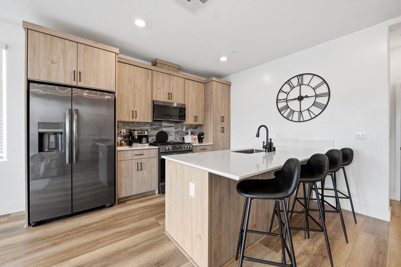 555 N Citadel Ln, Clovis, CA 93611