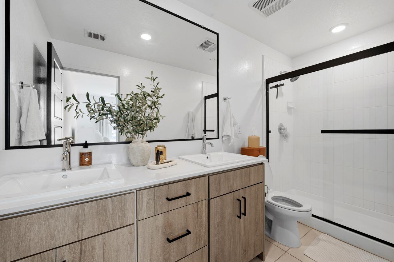 555 N Citadel Ln, Clovis, CA 93611