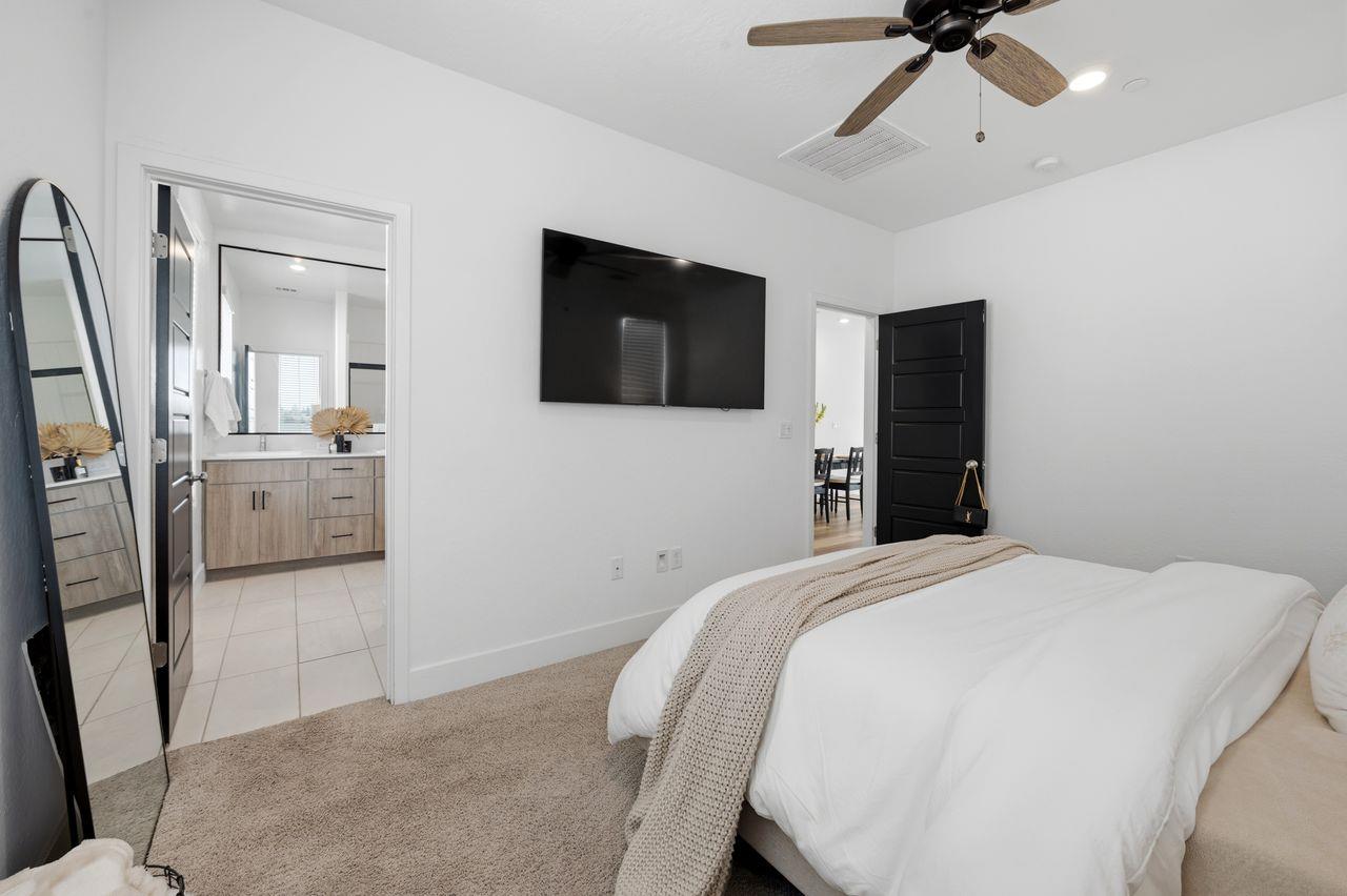 555 N Citadel Ln, Clovis, CA 93611