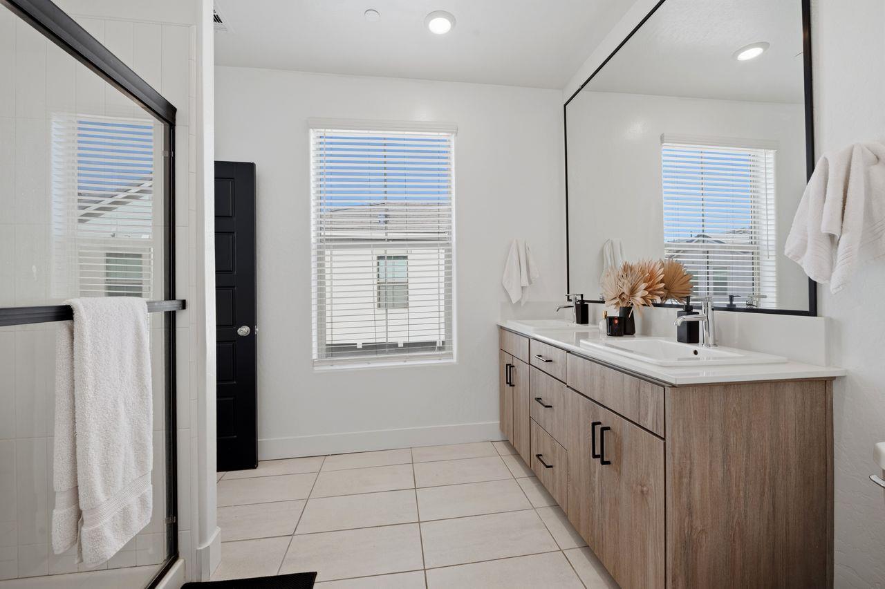 555 N Citadel Ln, Clovis, CA 93611