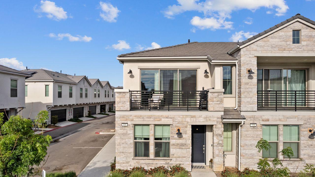 555 N Citadel Ln, Clovis, CA 93611