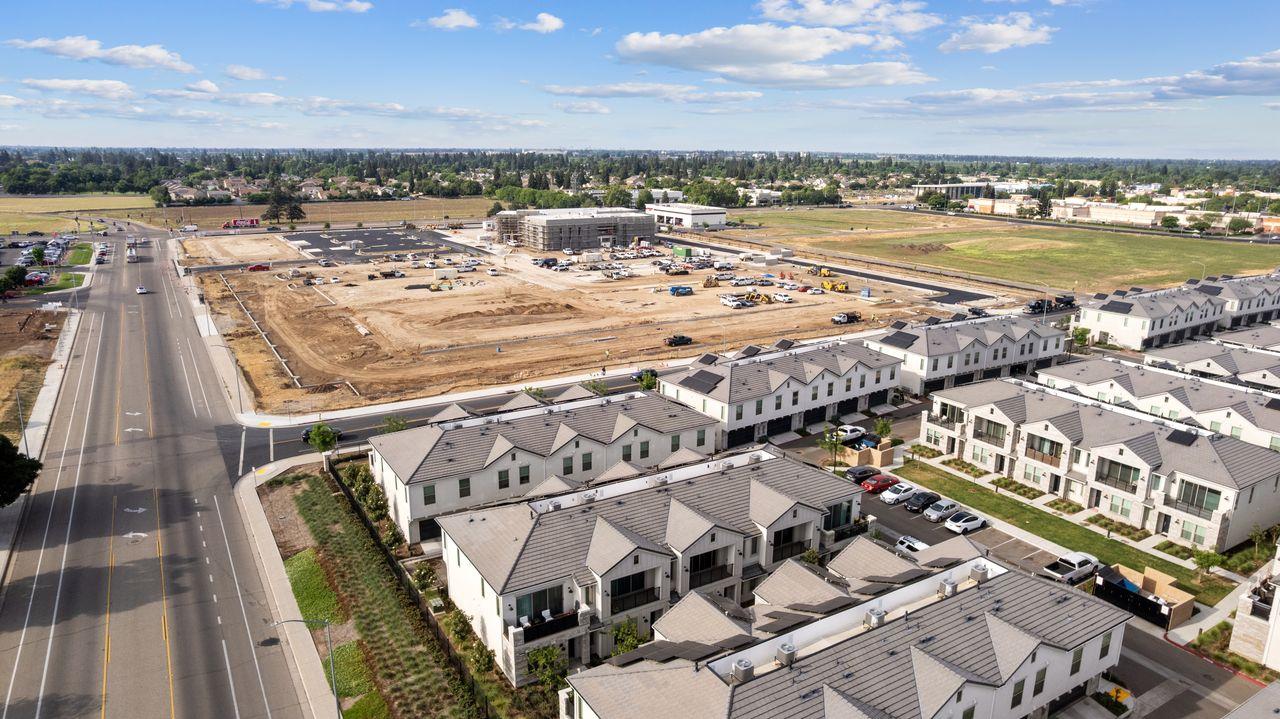 555 N Citadel Ln, Clovis, CA 93611