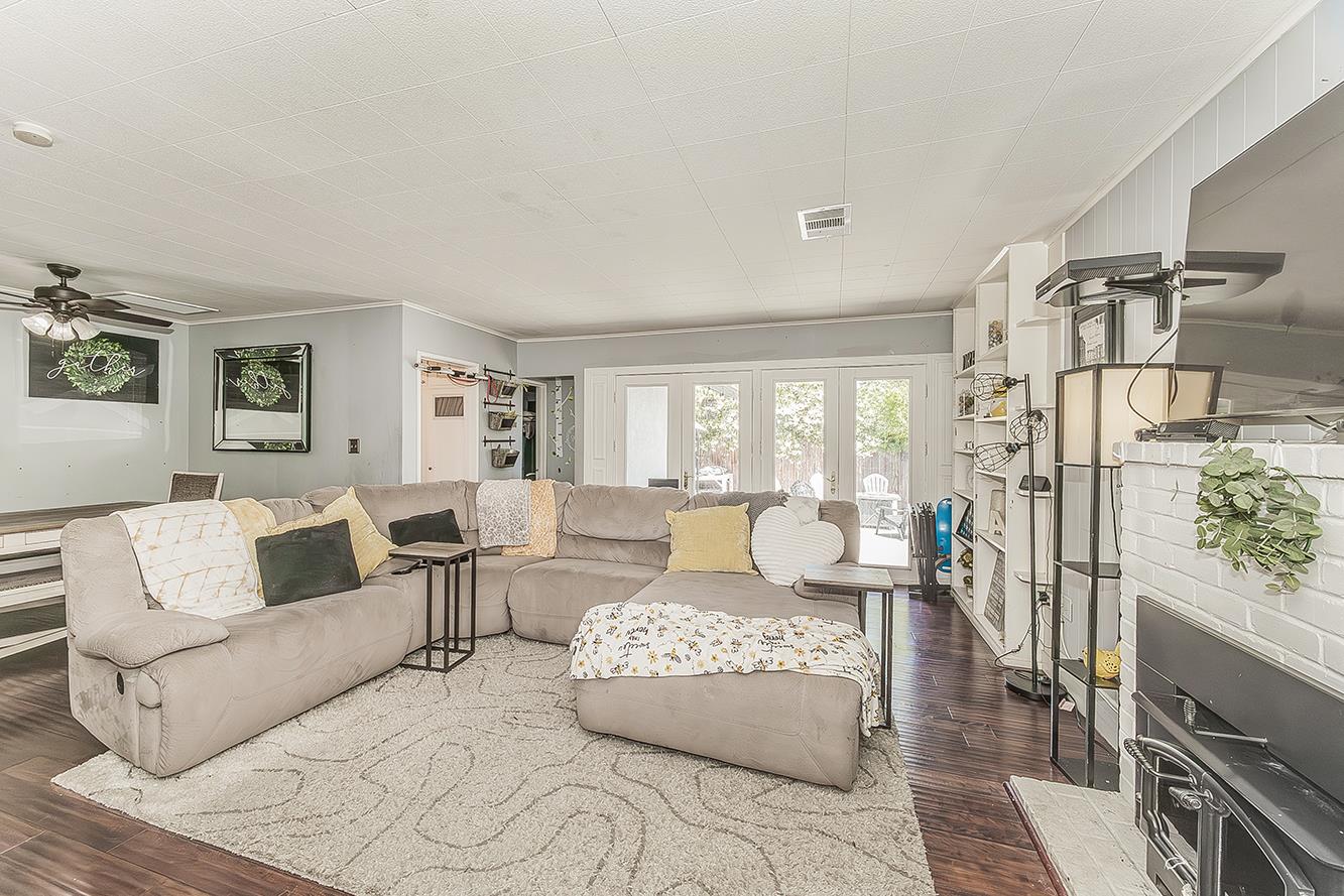 2937 E Willis Ave, Fresno, CA 93726