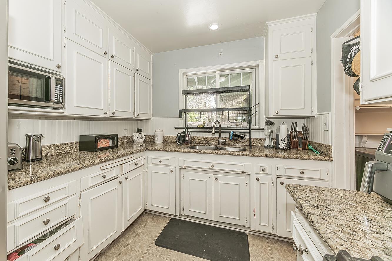 2937 E Willis Ave, Fresno, CA 93726