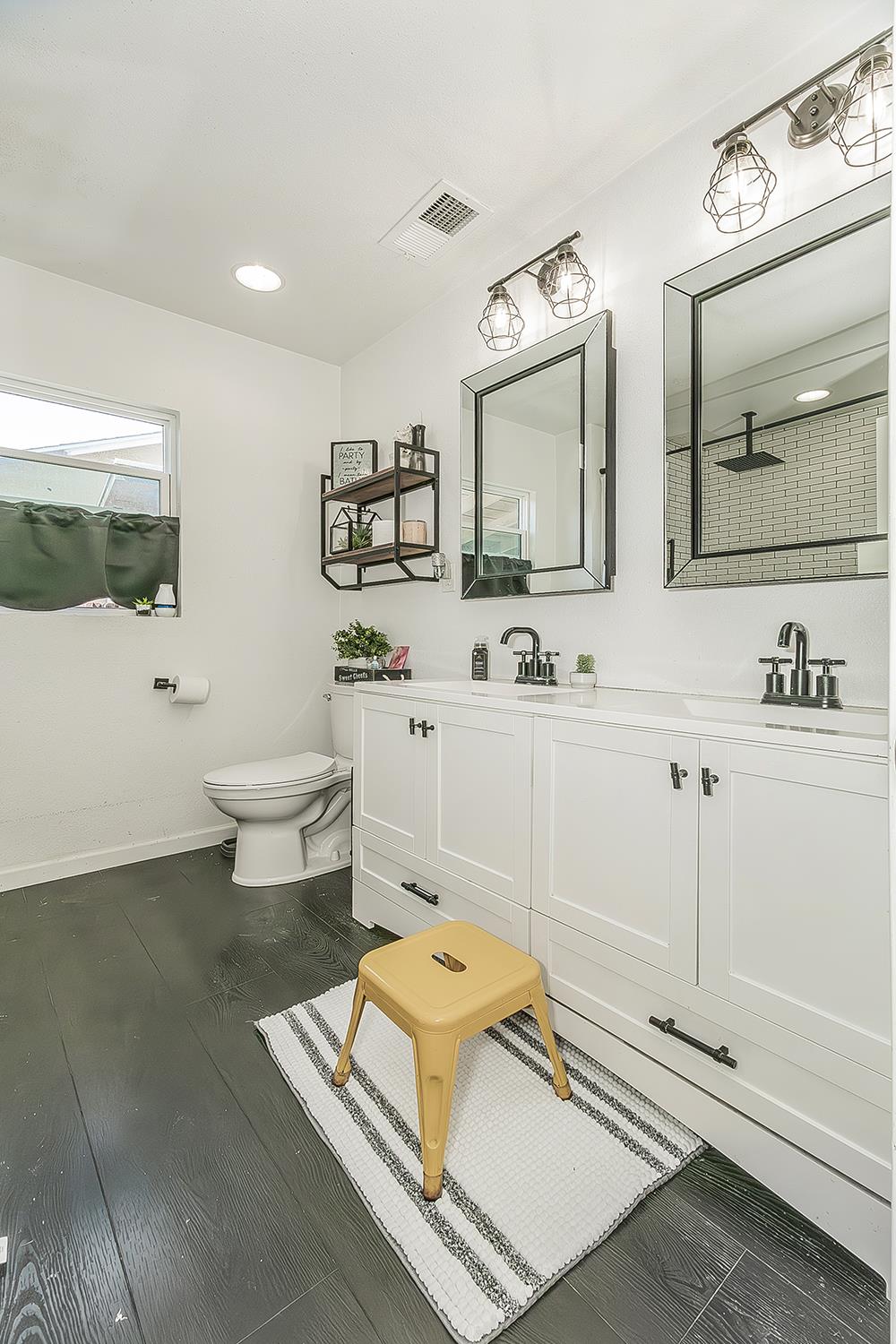 2937 E Willis Ave, Fresno, CA 93726