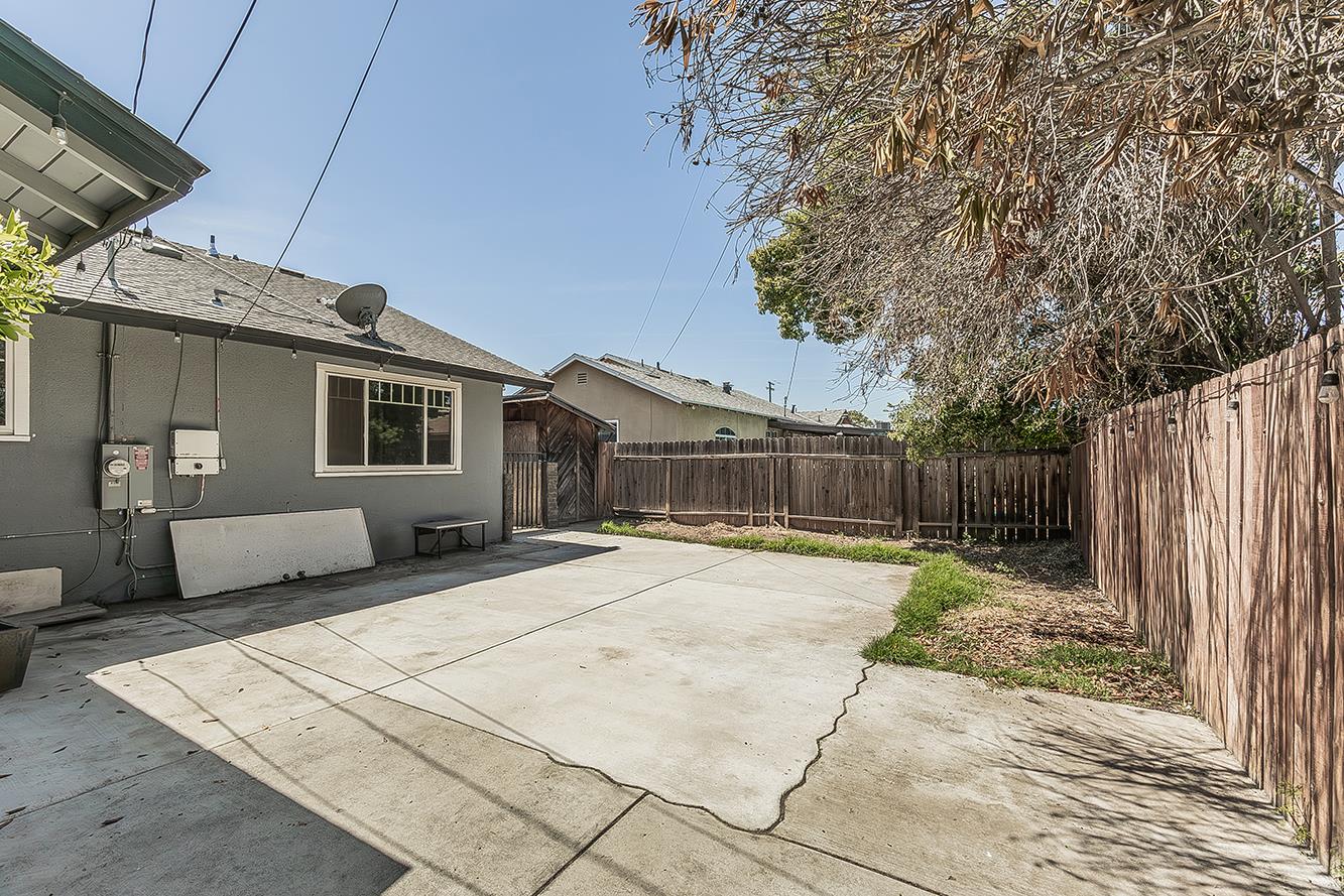 2937 E Willis Ave, Fresno, CA 93726